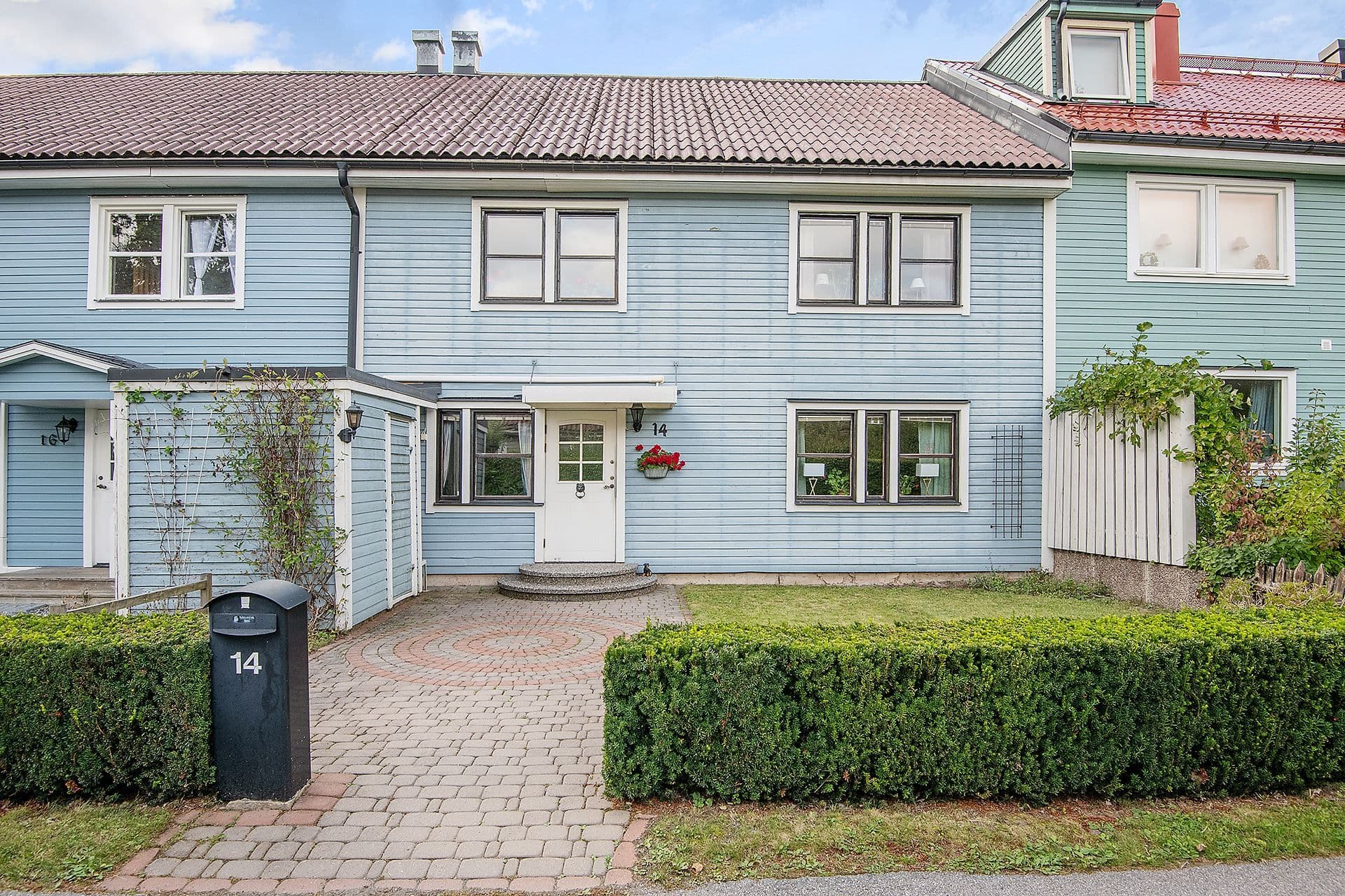 Stenlagd entré till huset