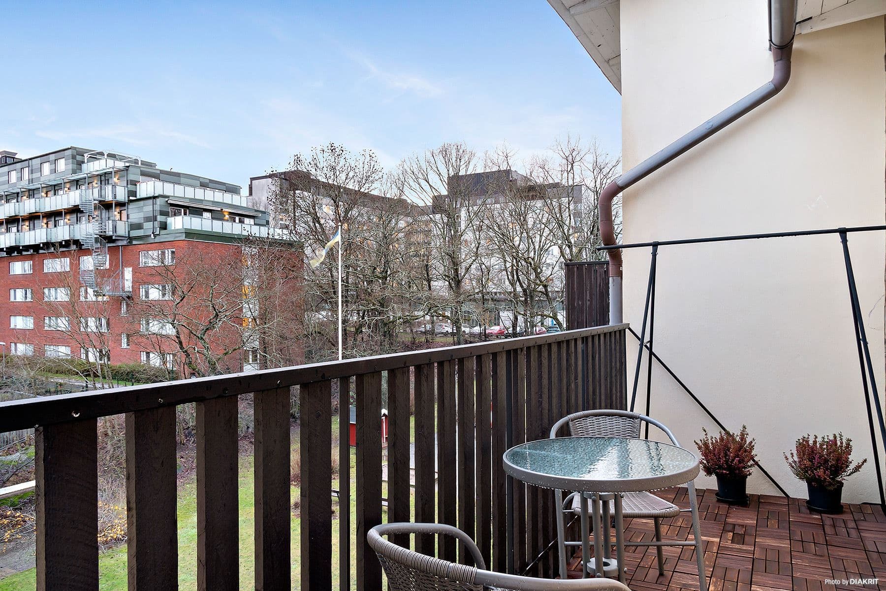 Balkong med söderläge i skyddad hörna