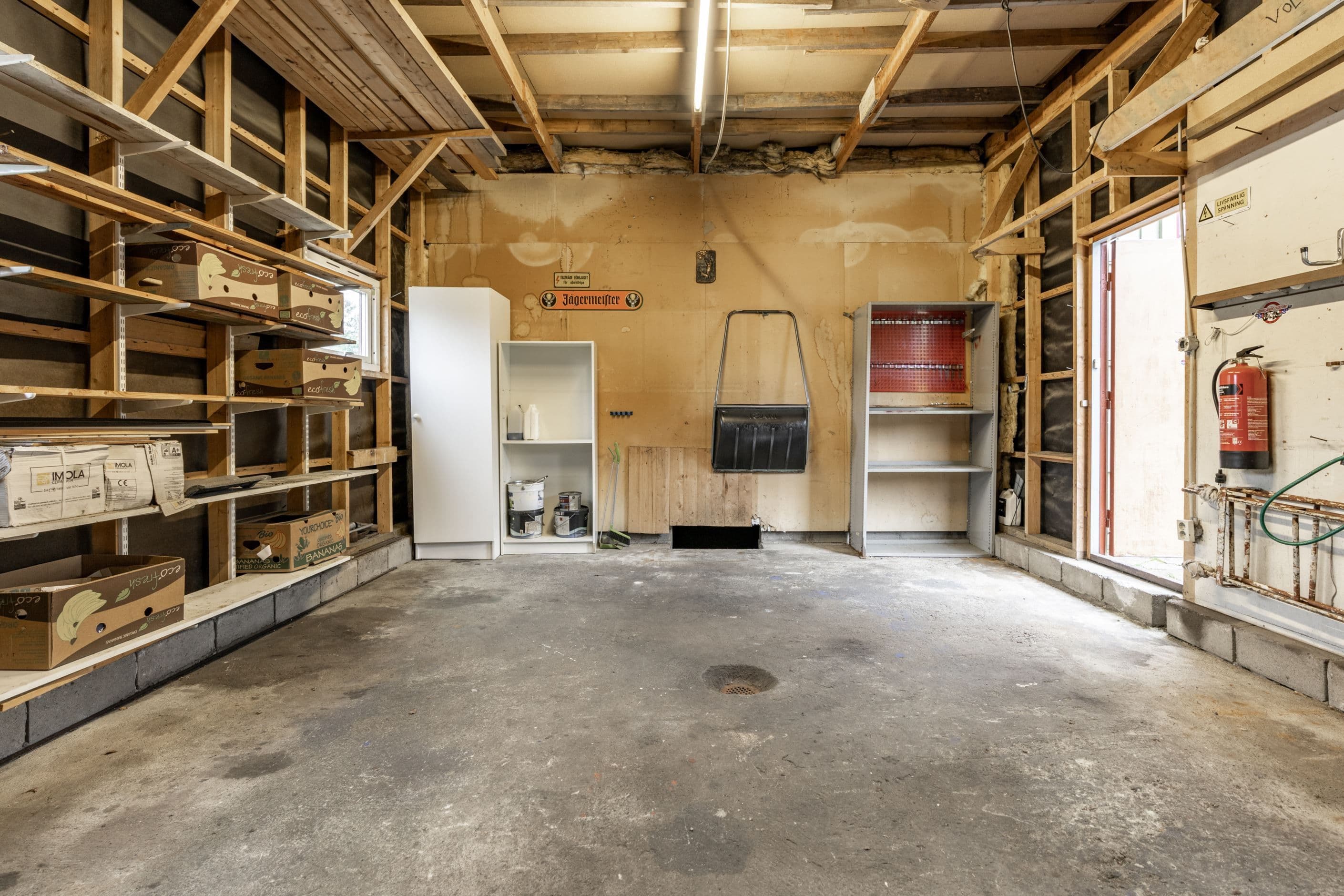 Garage med mycket förvaringsmöjligheter