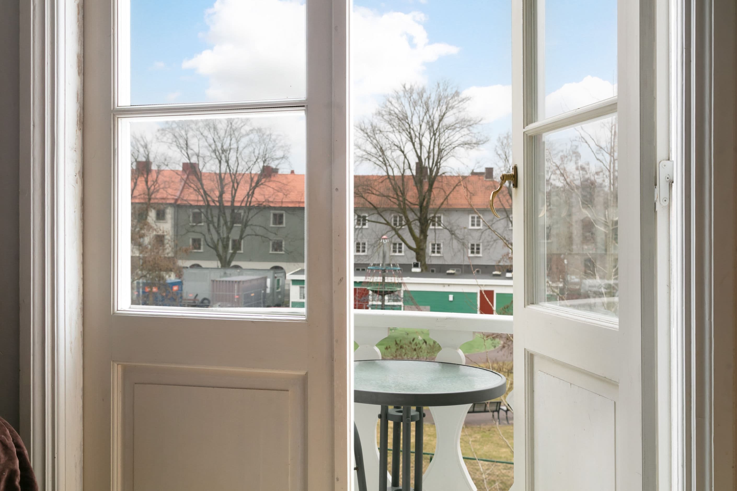 Pardörrar ut mot balkongen
