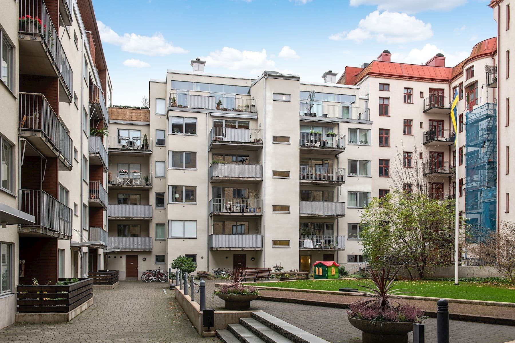 Den lugna och mysiga innergården