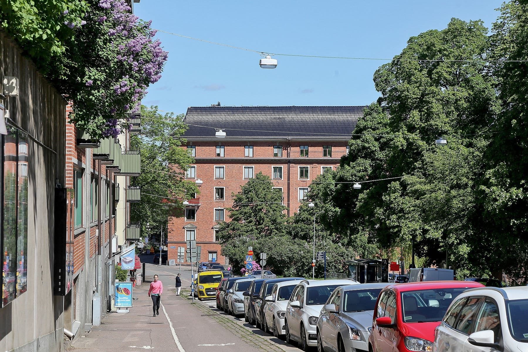 Närhet till fint serviceutbud och knutpunkten Korsvägens exemplariska kommunikationsmöjligheter.