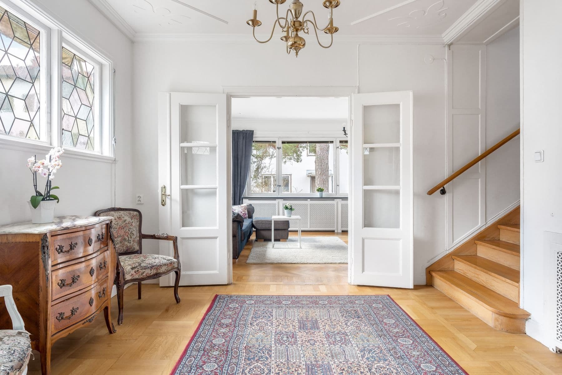 Stilfull interiör med gedigna material som åldras vackert
