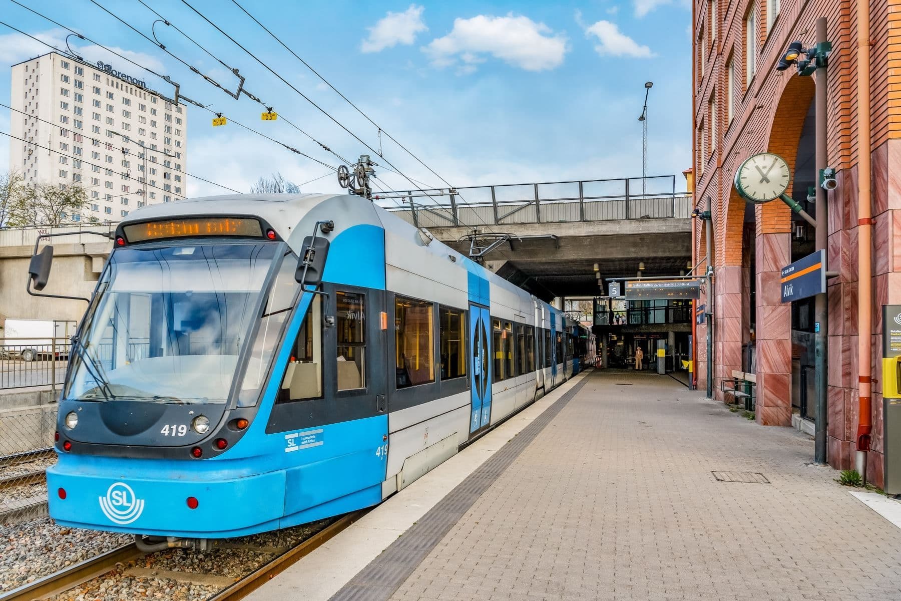 Tvärbana och T-bana vid Alviks Torg