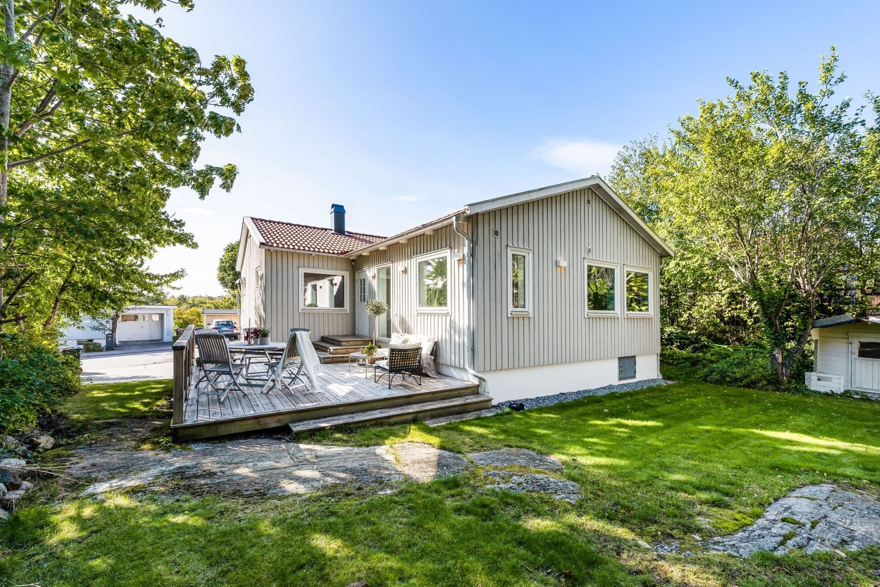 Familjevilla i toppskick på skyddad tomt i lugna kvarter