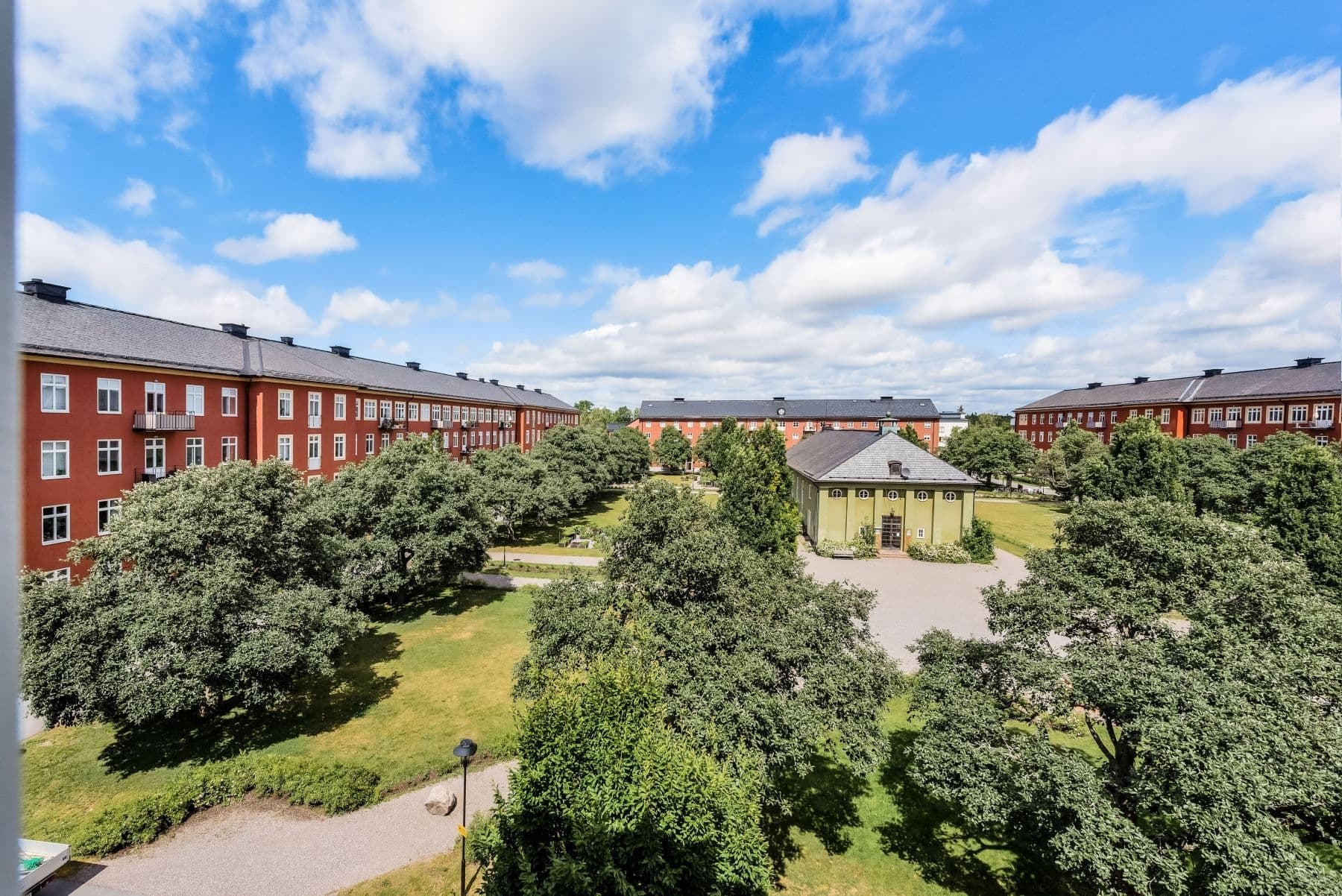 Klockhusparken utanför dörren