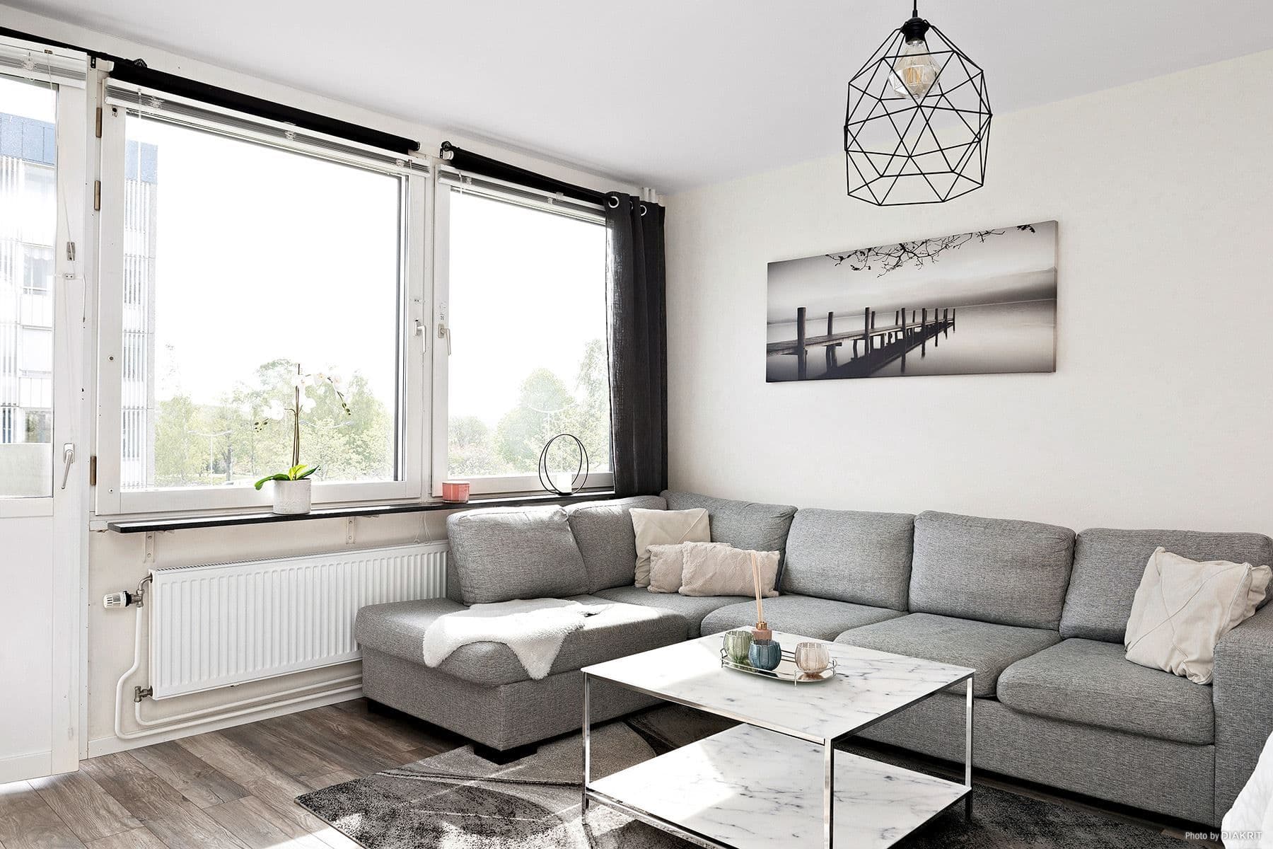 Även soffan får plats utan bekymmer.