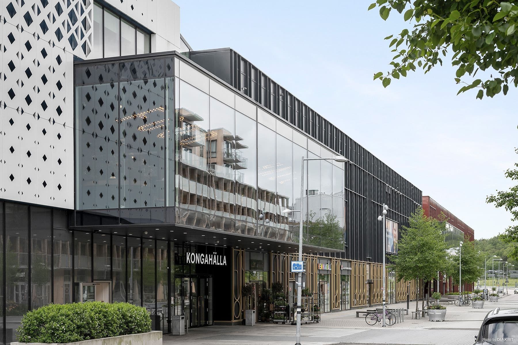 Kongahälla center ligger på gångavstånd.