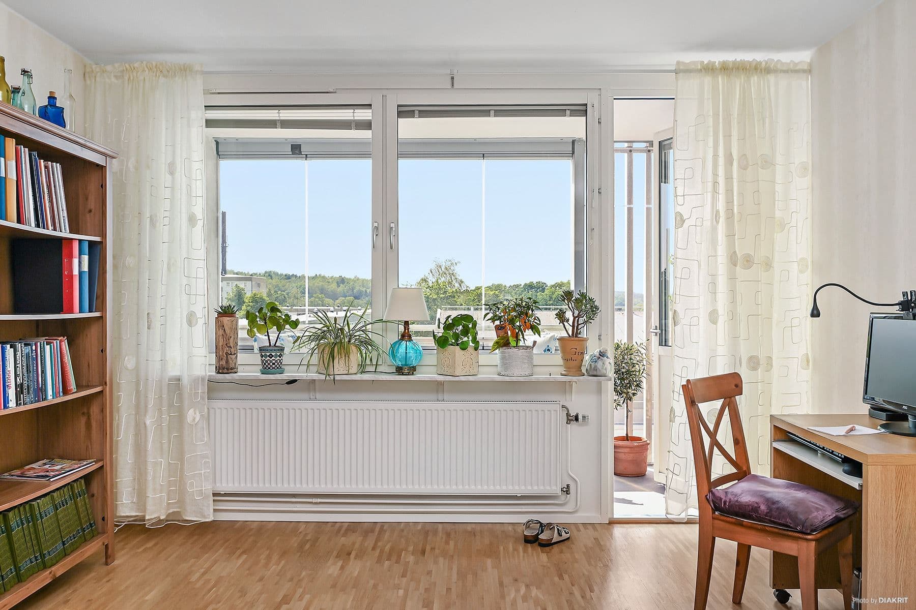 I vardagsrummet finns även gott om plats för en matgrupp eller hemmakontor.