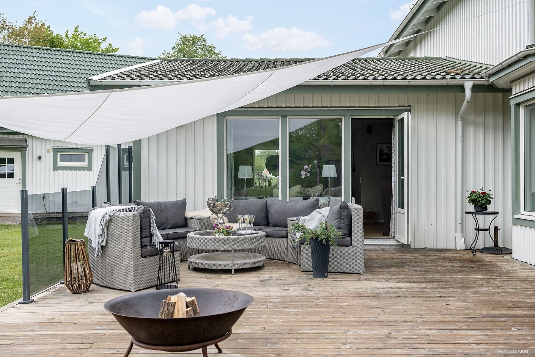 Här finns plats för hela familjen att samlas på sommarkvällarna.