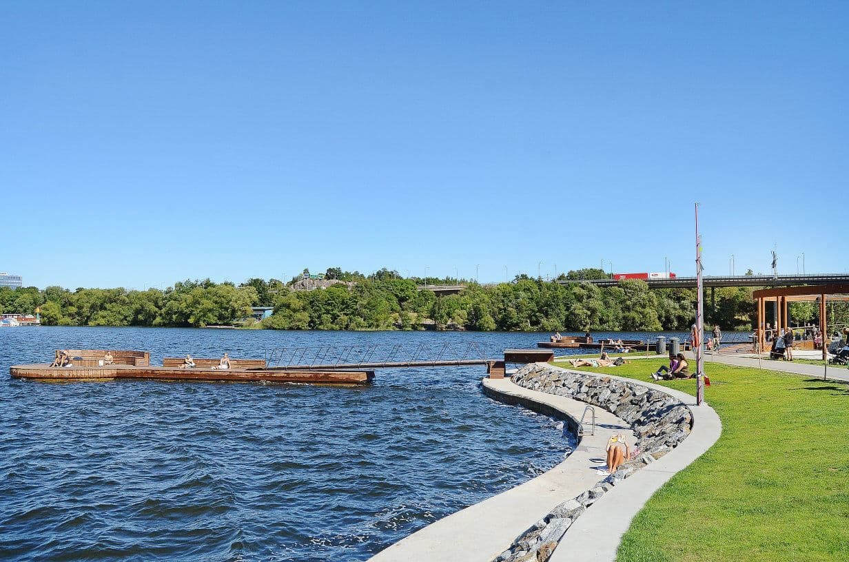 När Hornsbergs Strand med härliga badbryggor och...