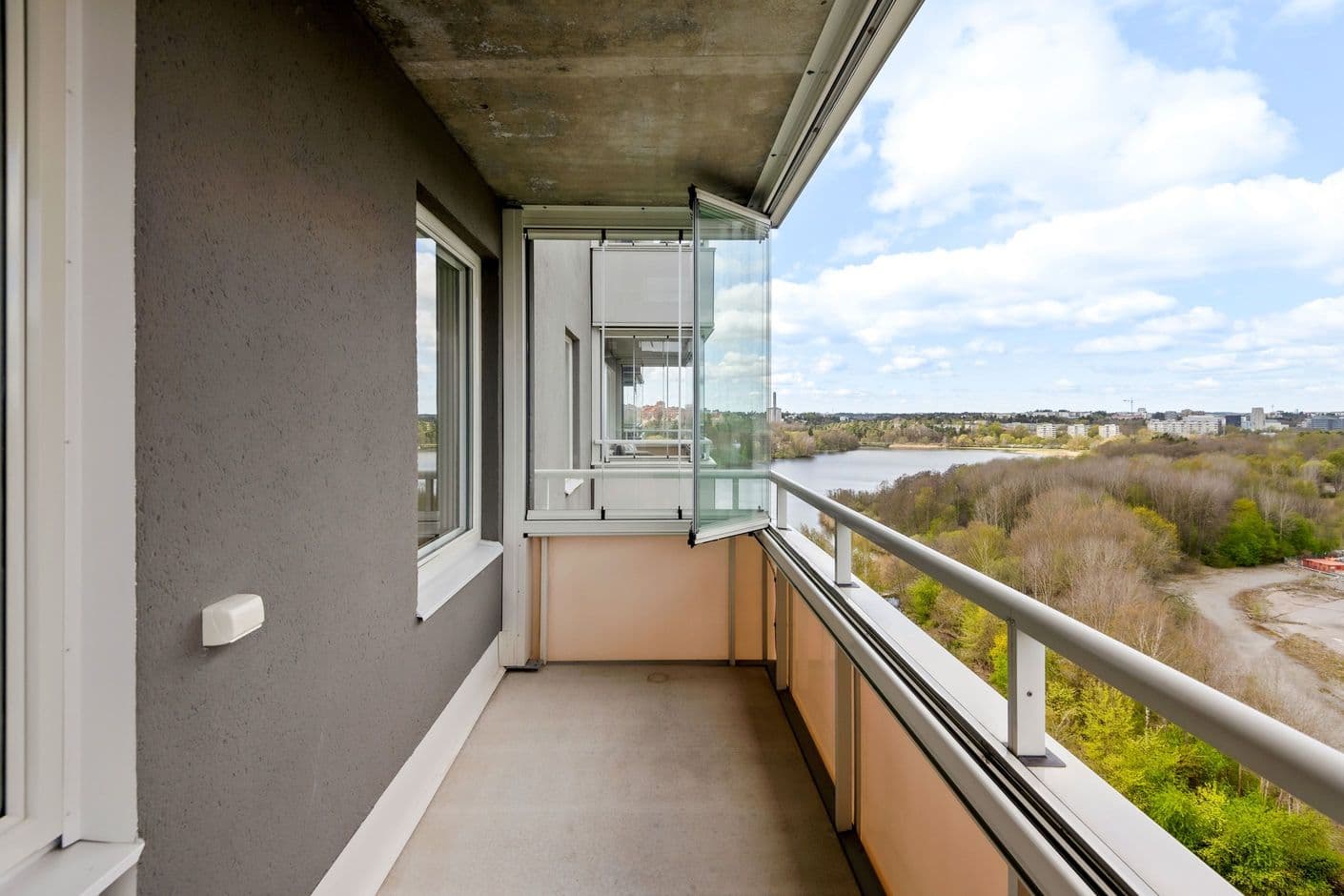 Evenemangsgatan 30, vån 15