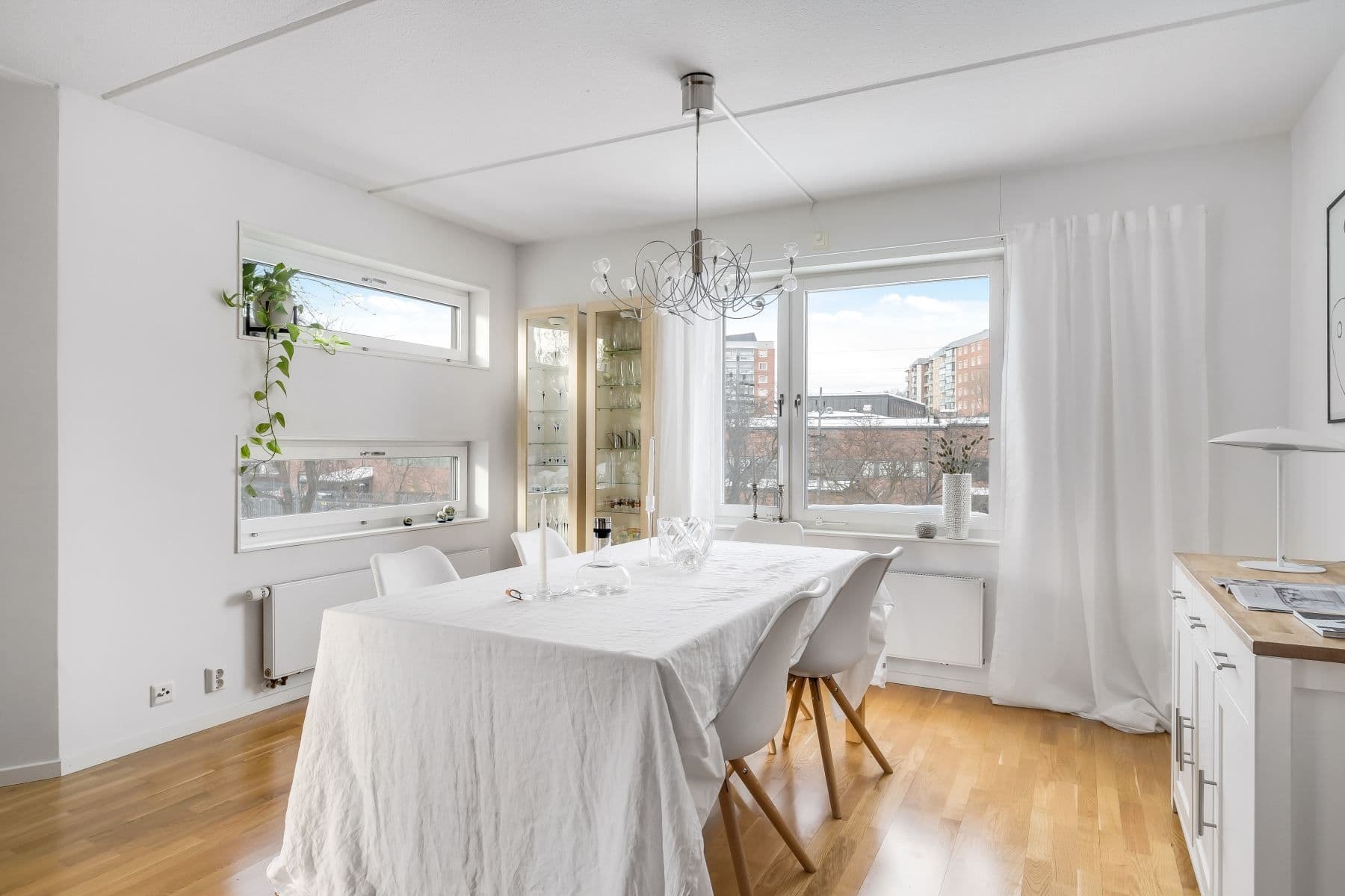 Stor matplats med härligt ljusinsläpp