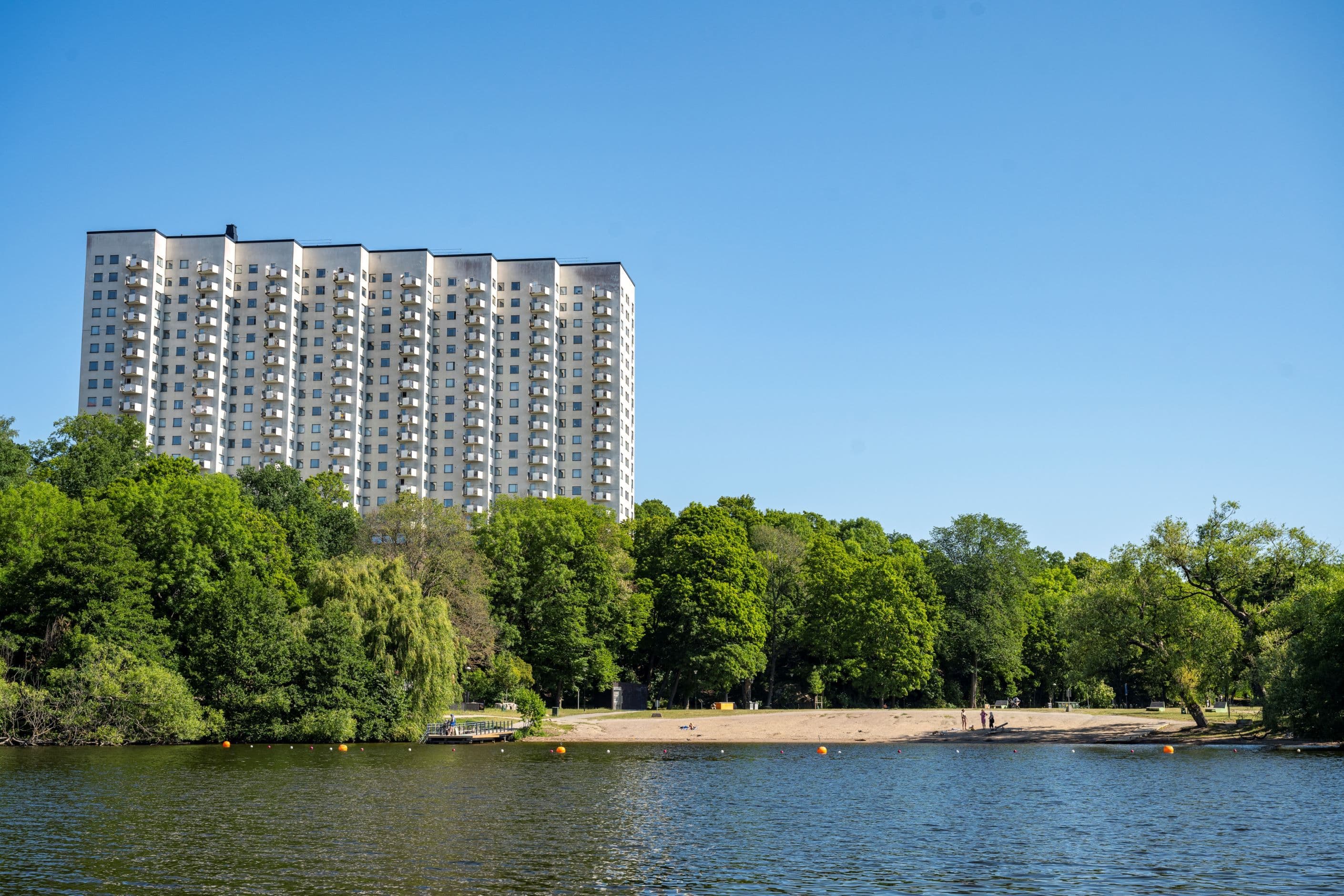 Huset sett ifrån vattnet
