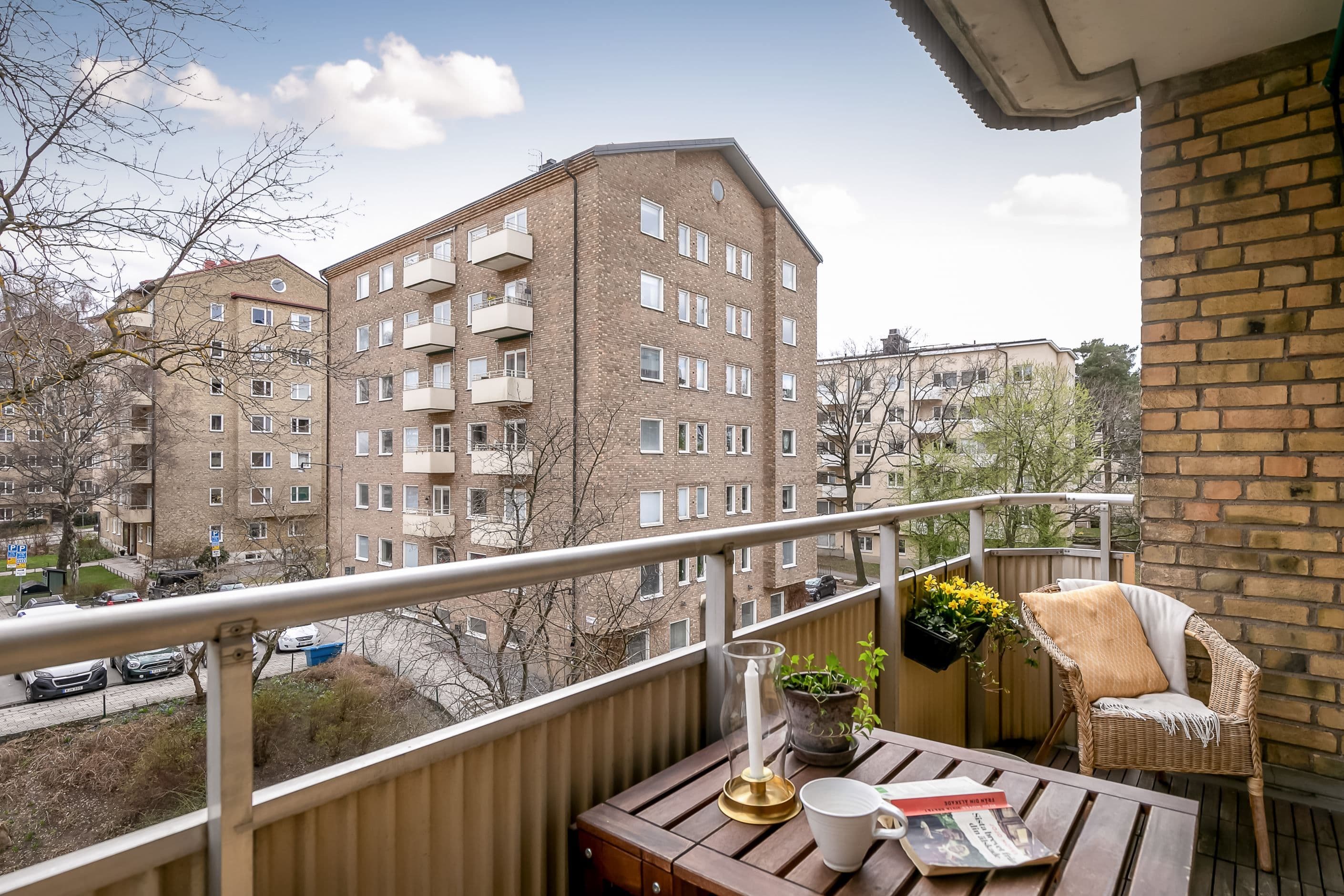 Rymlig balkong i skyddat läge