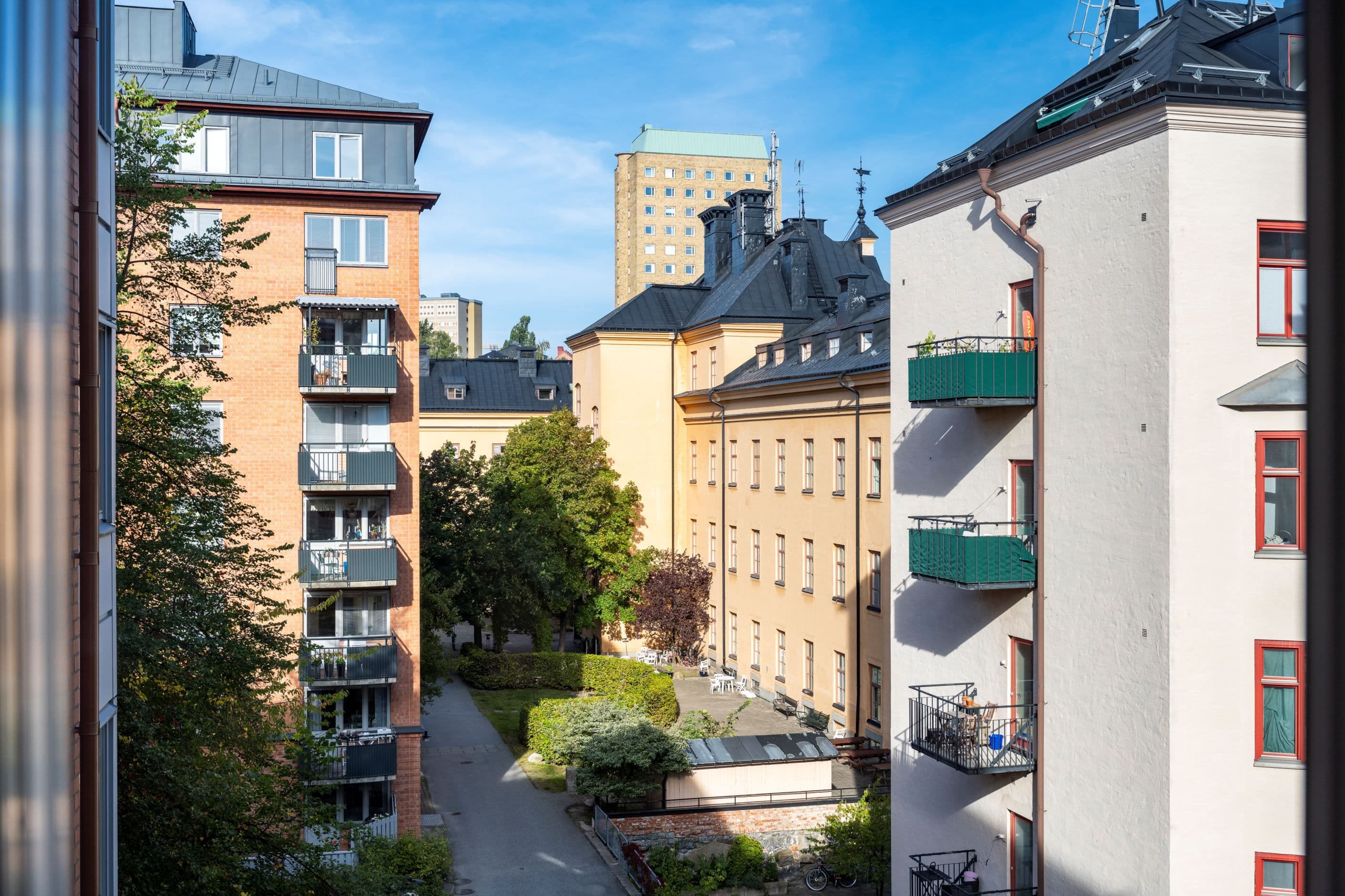 ...högt läge mot föreningens populära gård