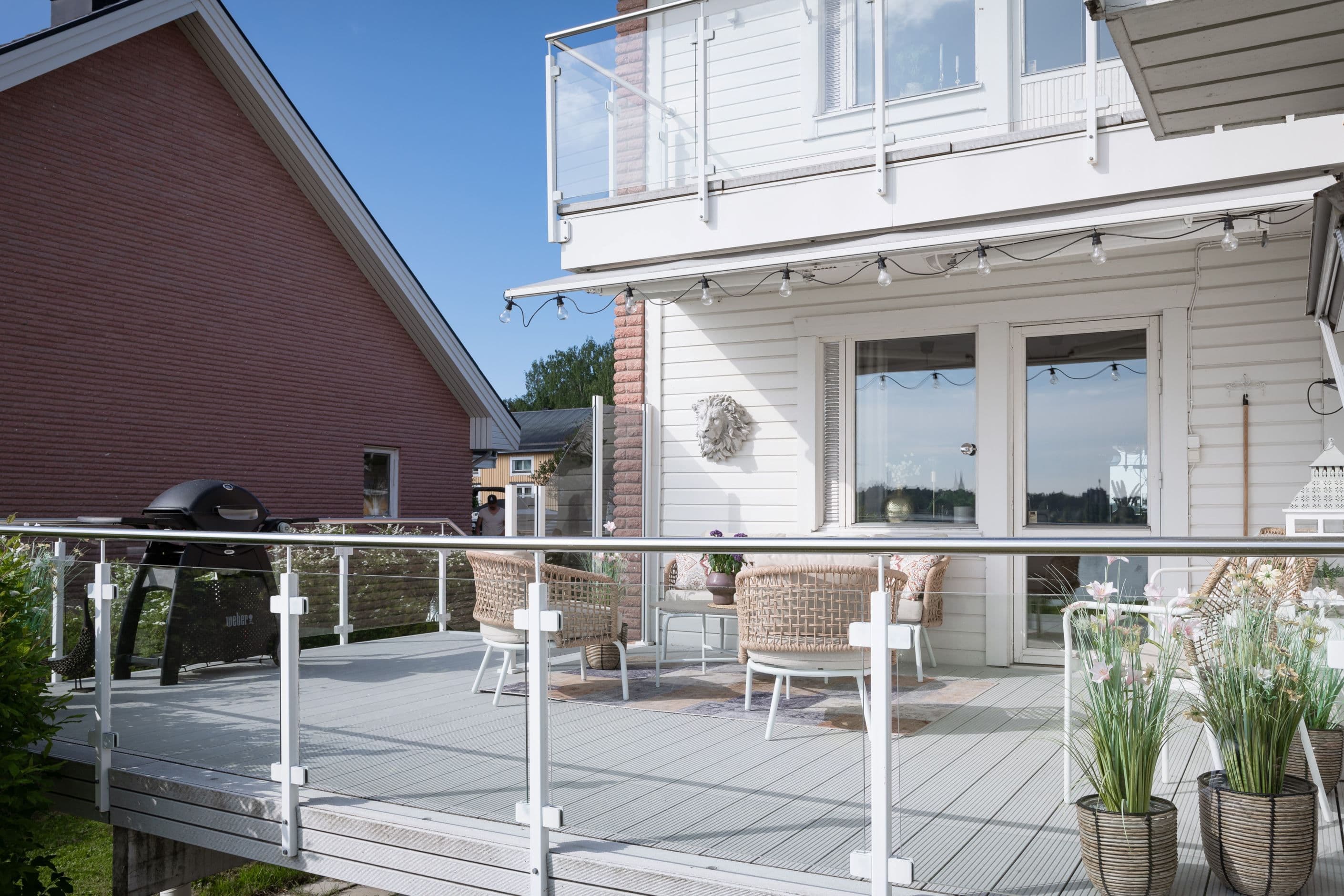 Stor terass med havsutsikt