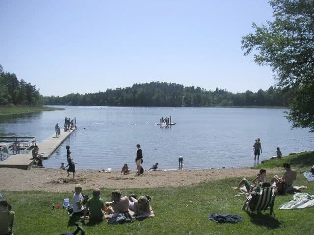 Badet vid Skavlöten sommar 1