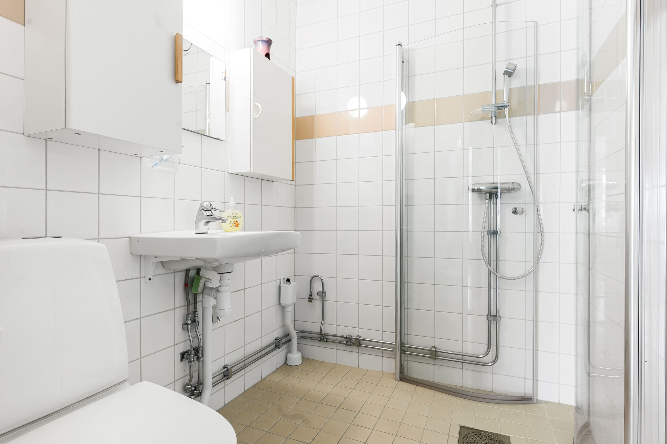 Golvvärme och förberett för tvättmaskin.