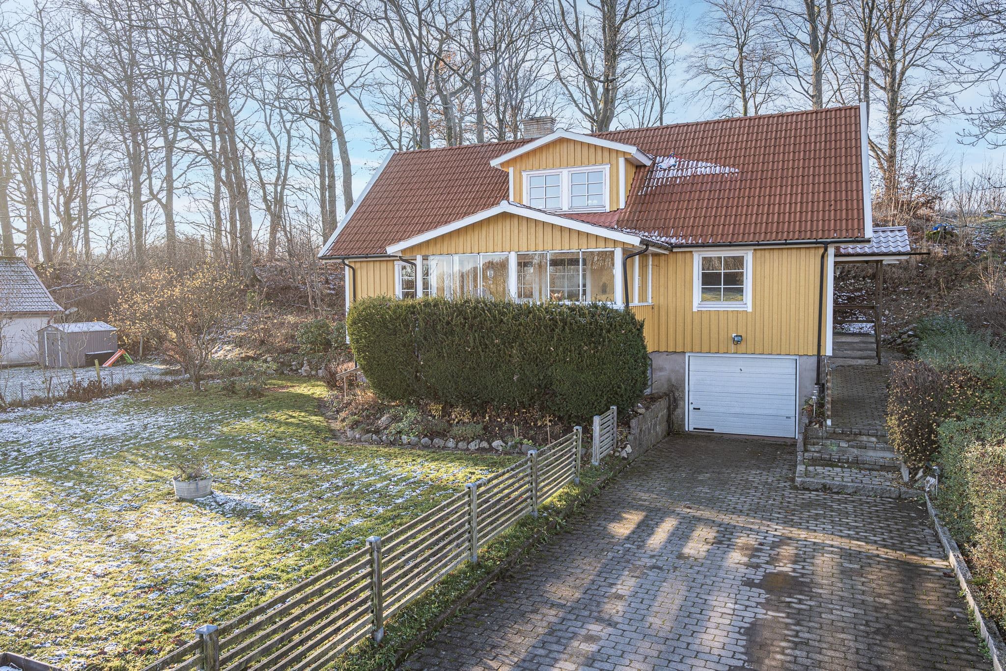 Uppfart med garage