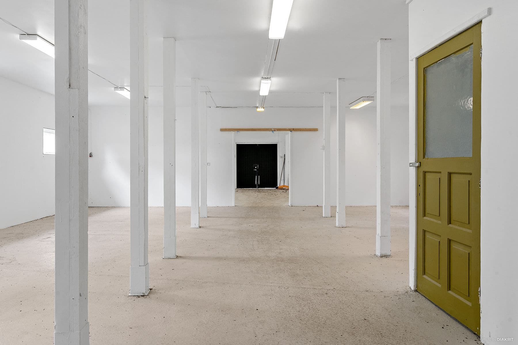 Isolerad lagerlokal (tidigare stall med sadelkammare)