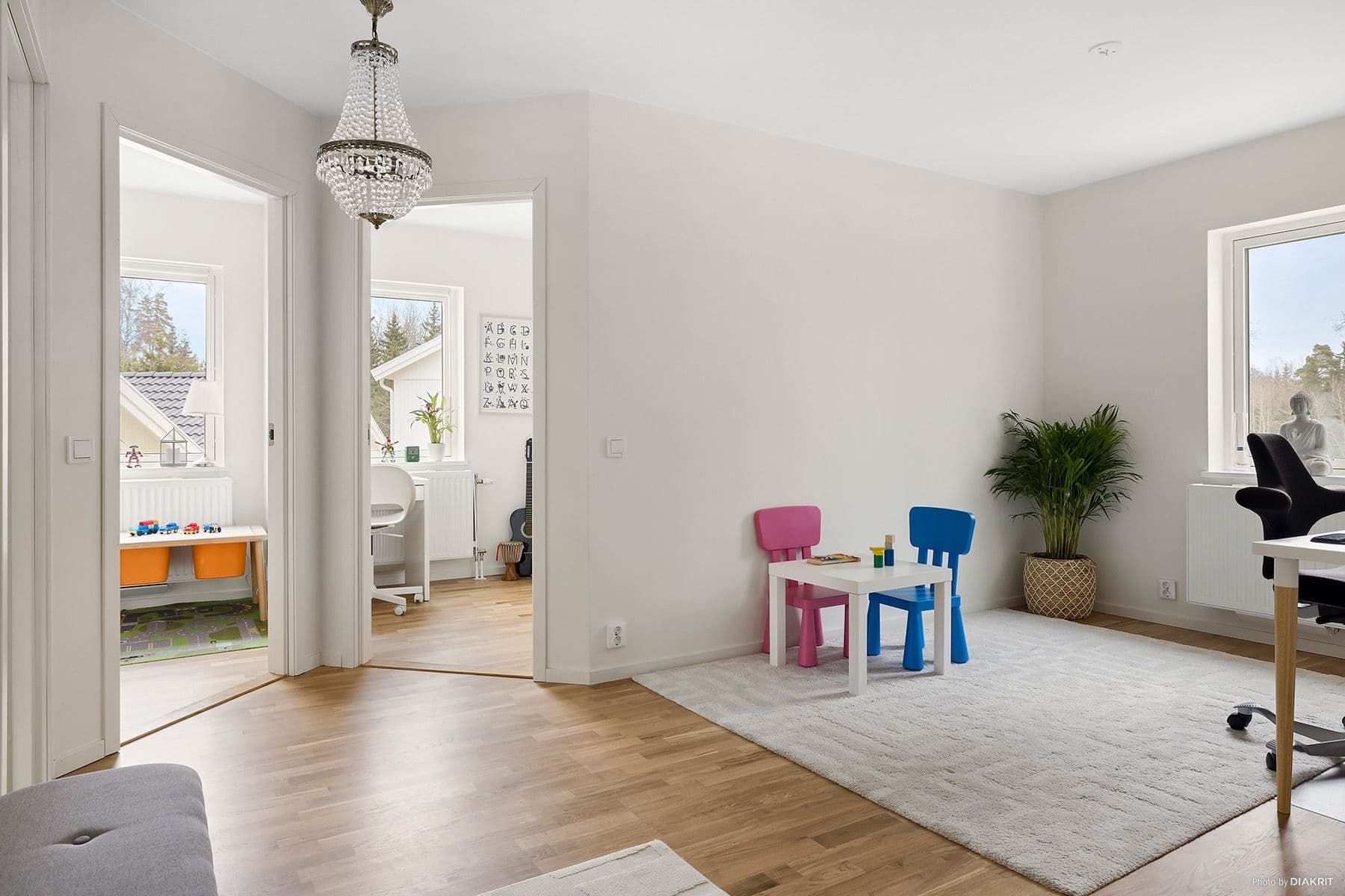 Möblerbar hall på övre plan