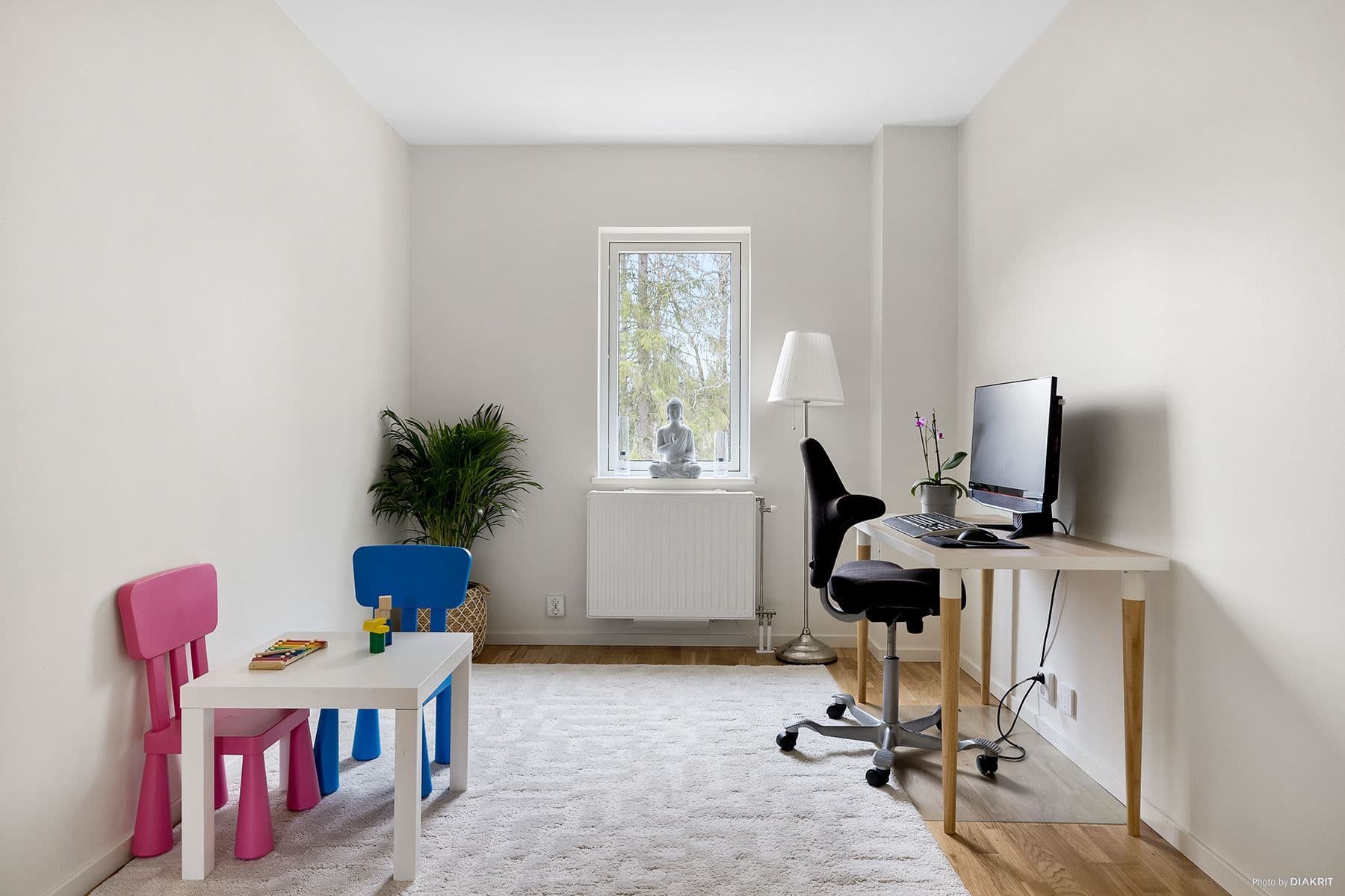 Möblerbar hall på övre plan som kan byggas om till ett ytterligare sovrum