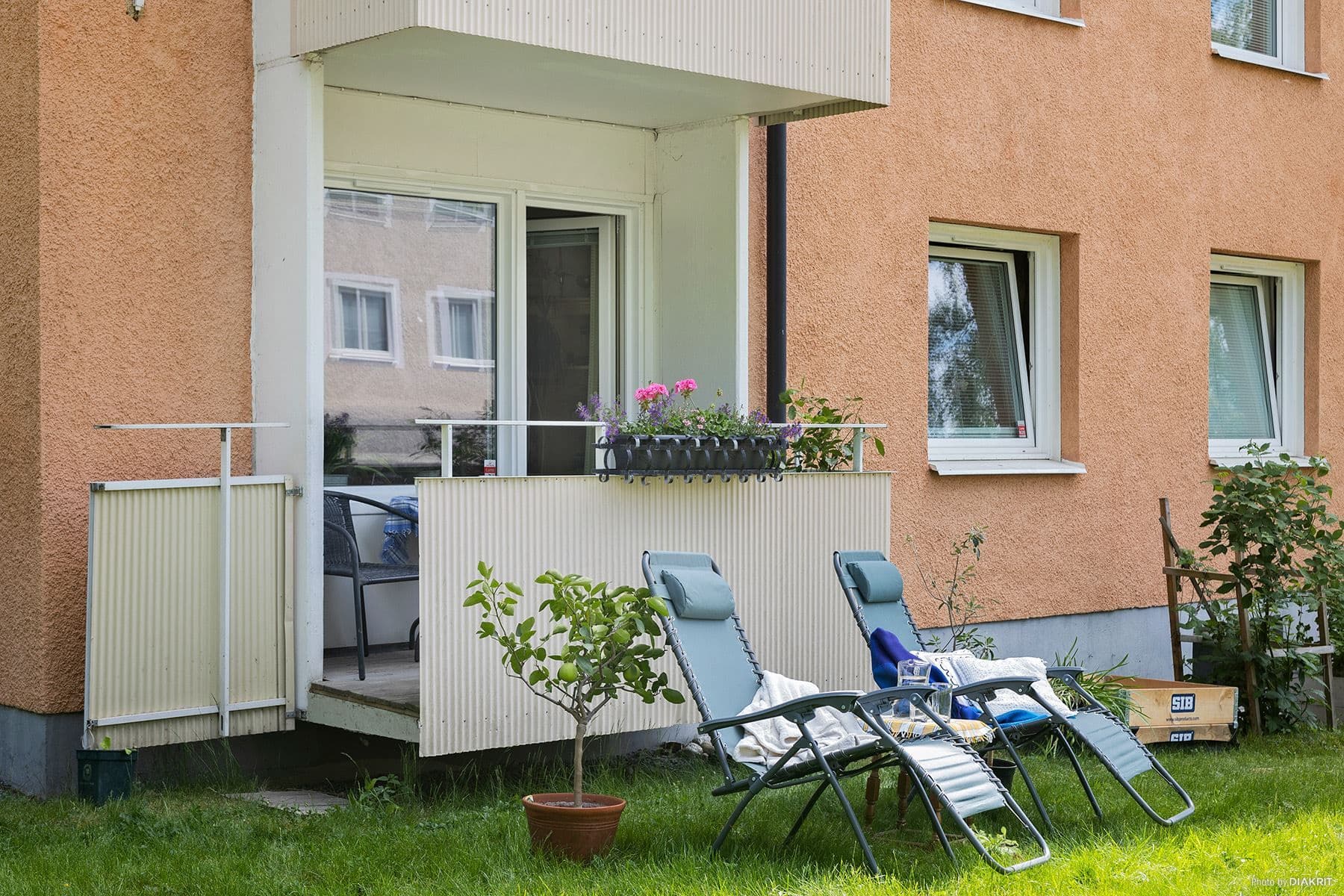 Härlig balkong med direkt access till innergården