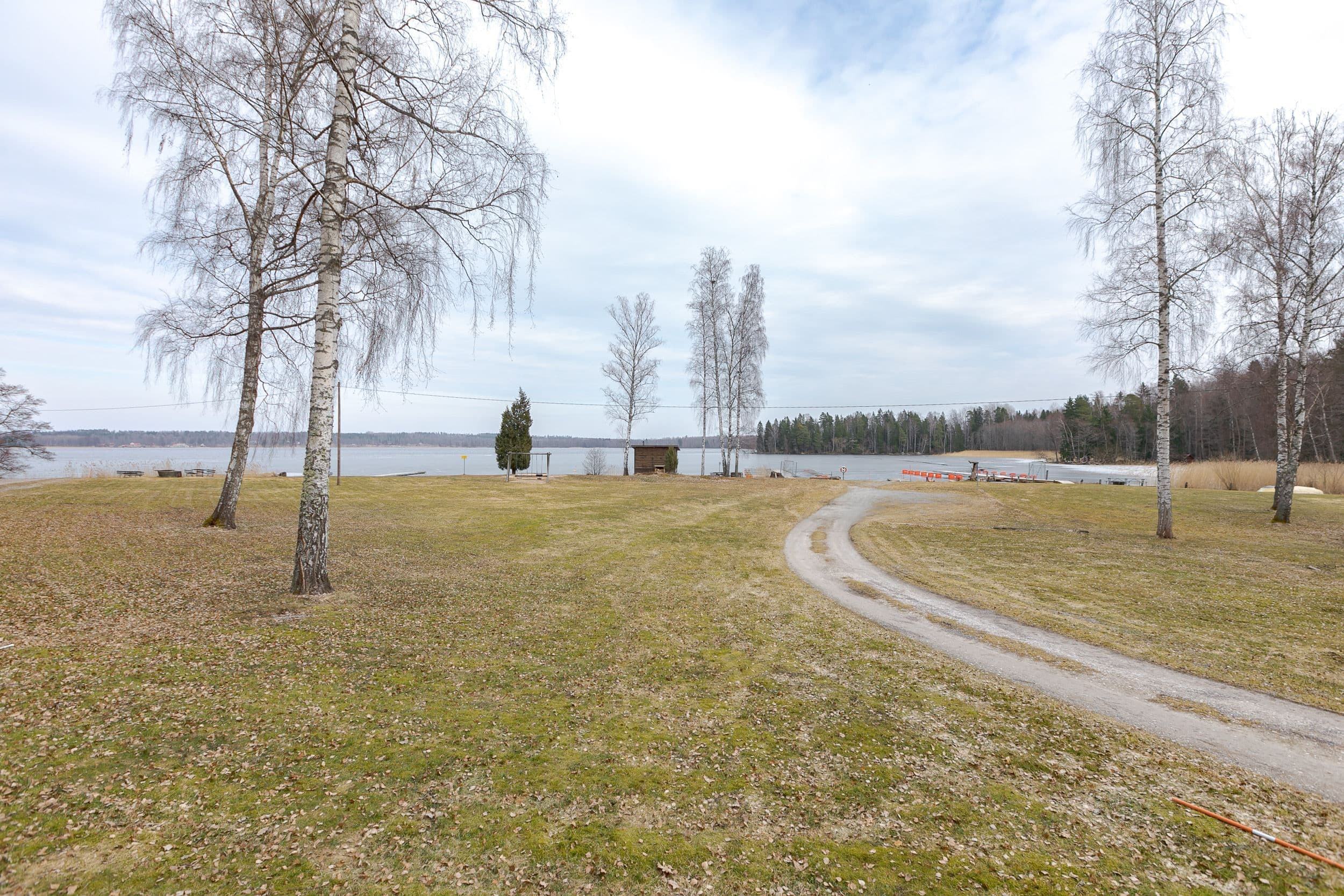 Mot badplatsen