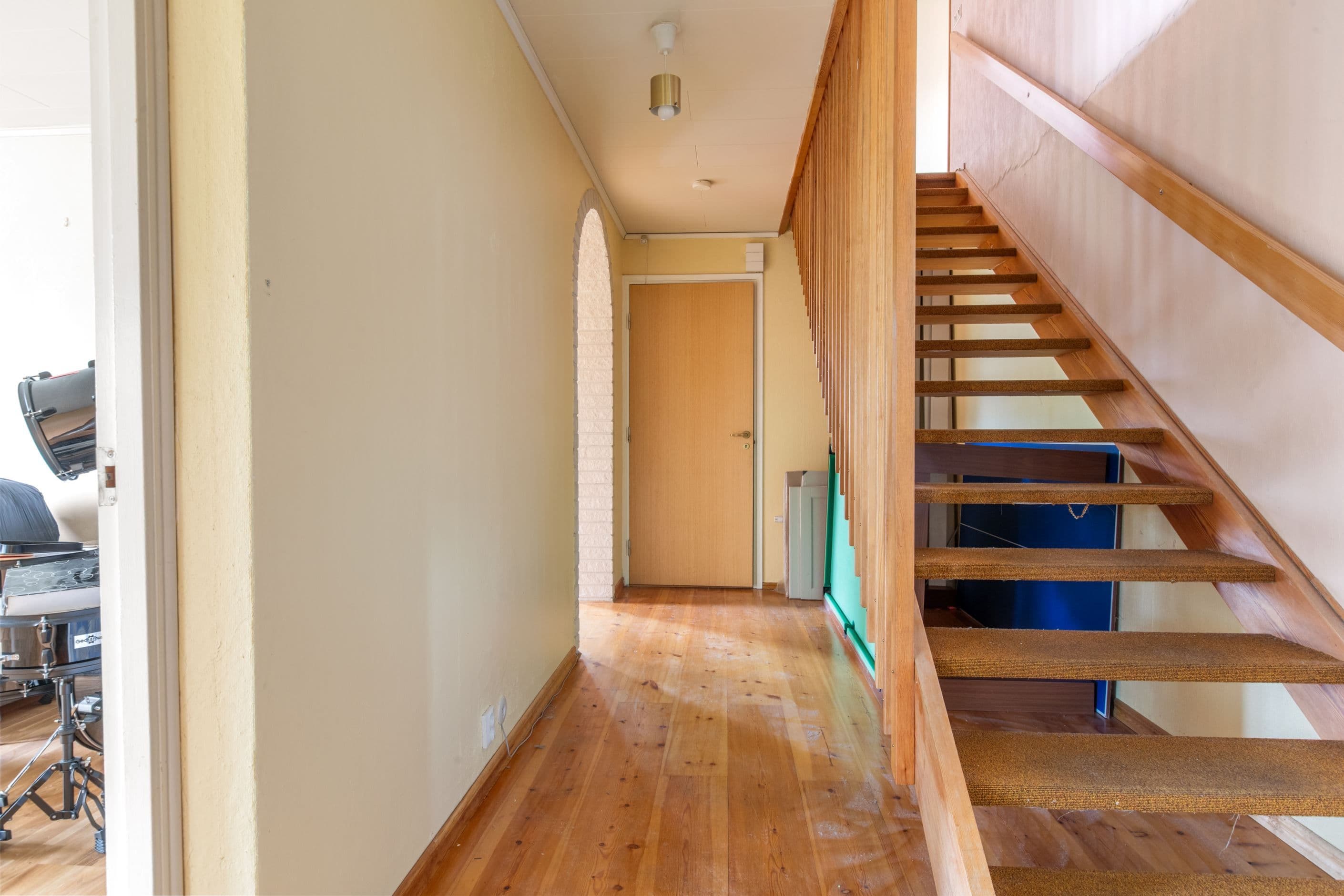 Hall nere