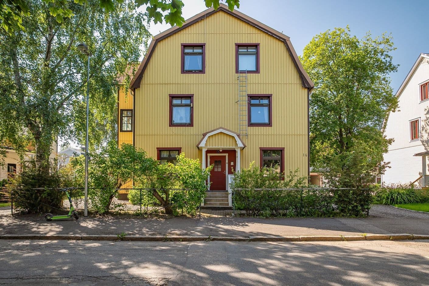 Västra allén 16