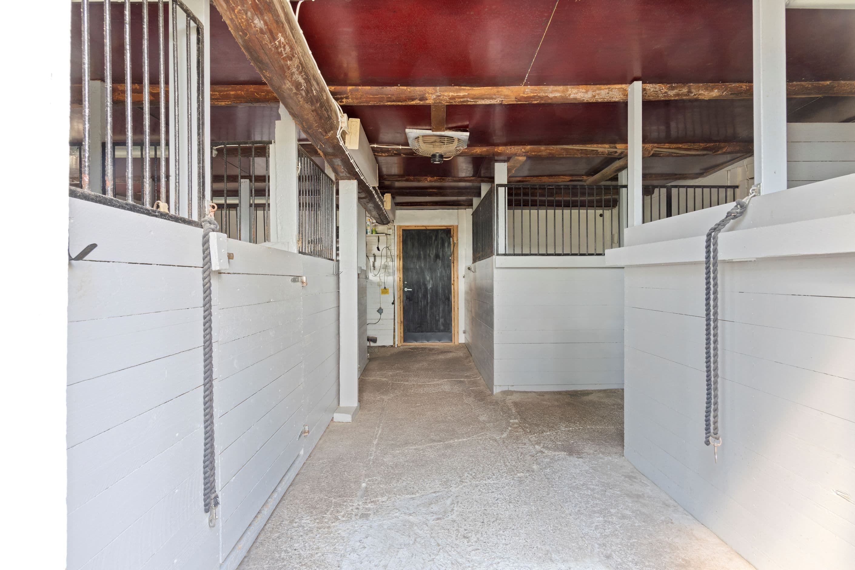 Stall med 7 boxar