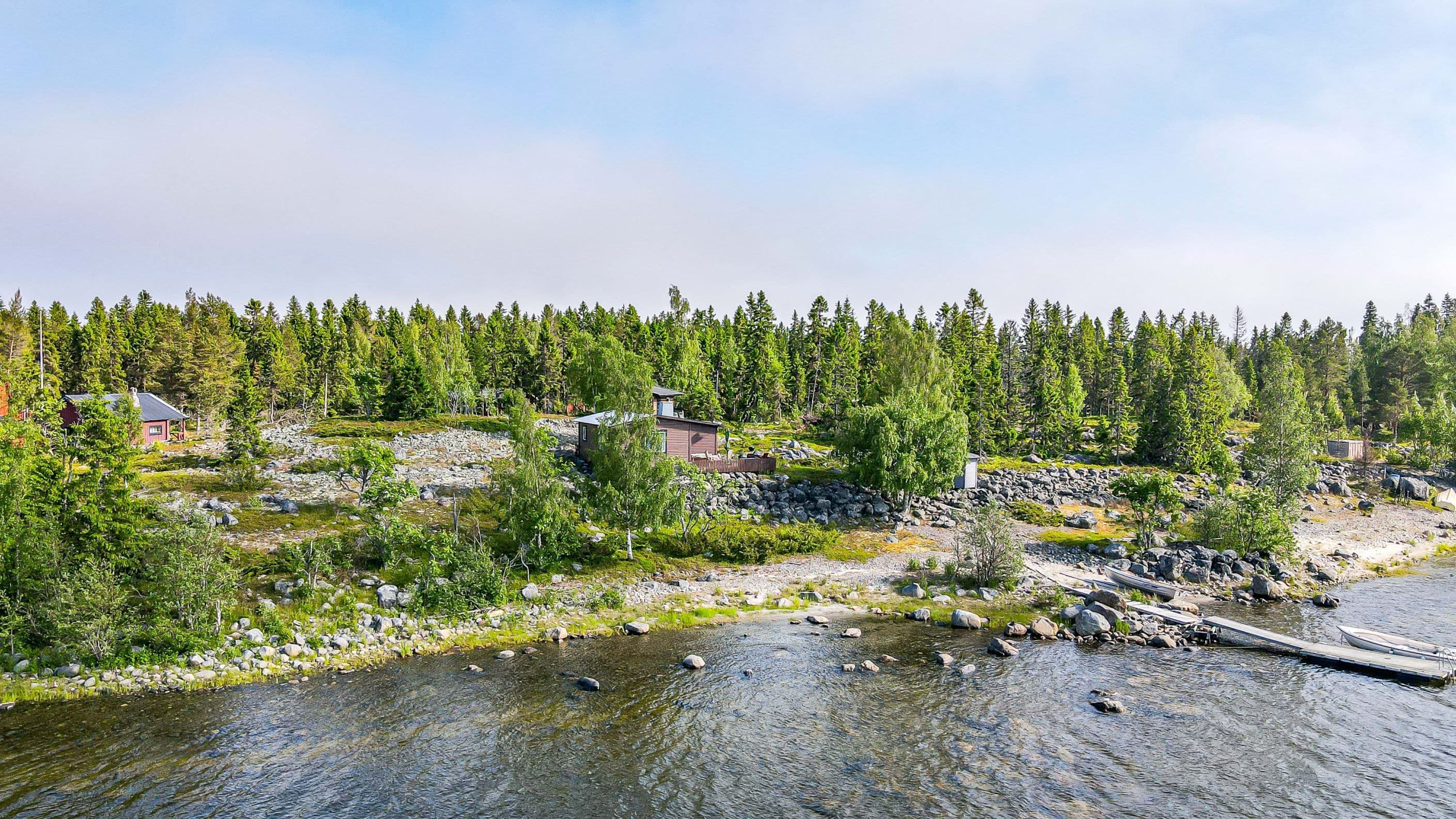 Från havet upp mot stugorna