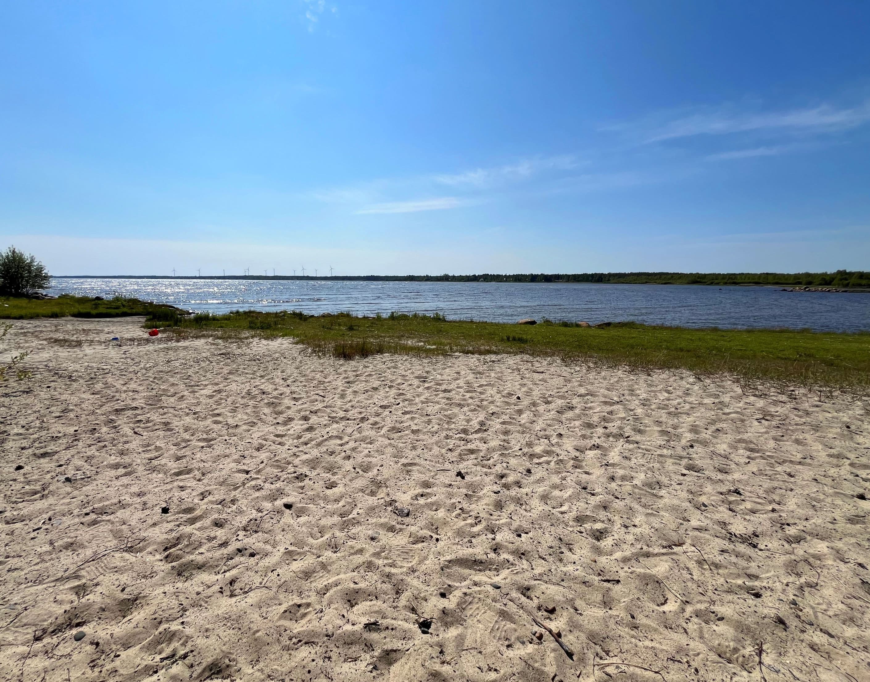 Badstrand - Lillskärsudden, 600m bort.