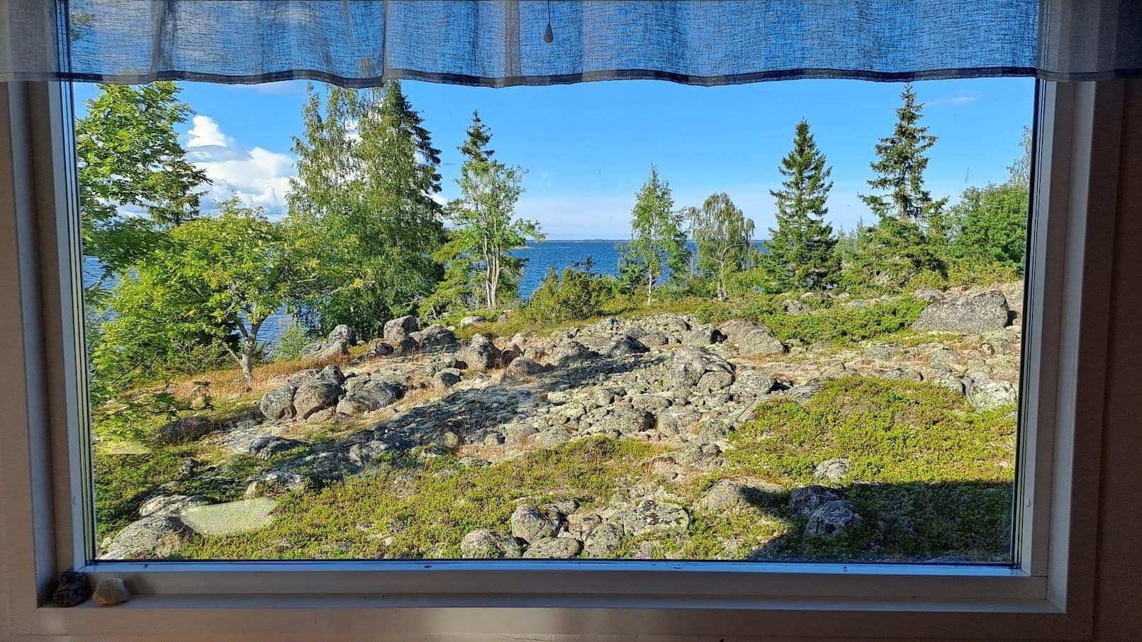Utsikt från stugan i norr, säljarens bild