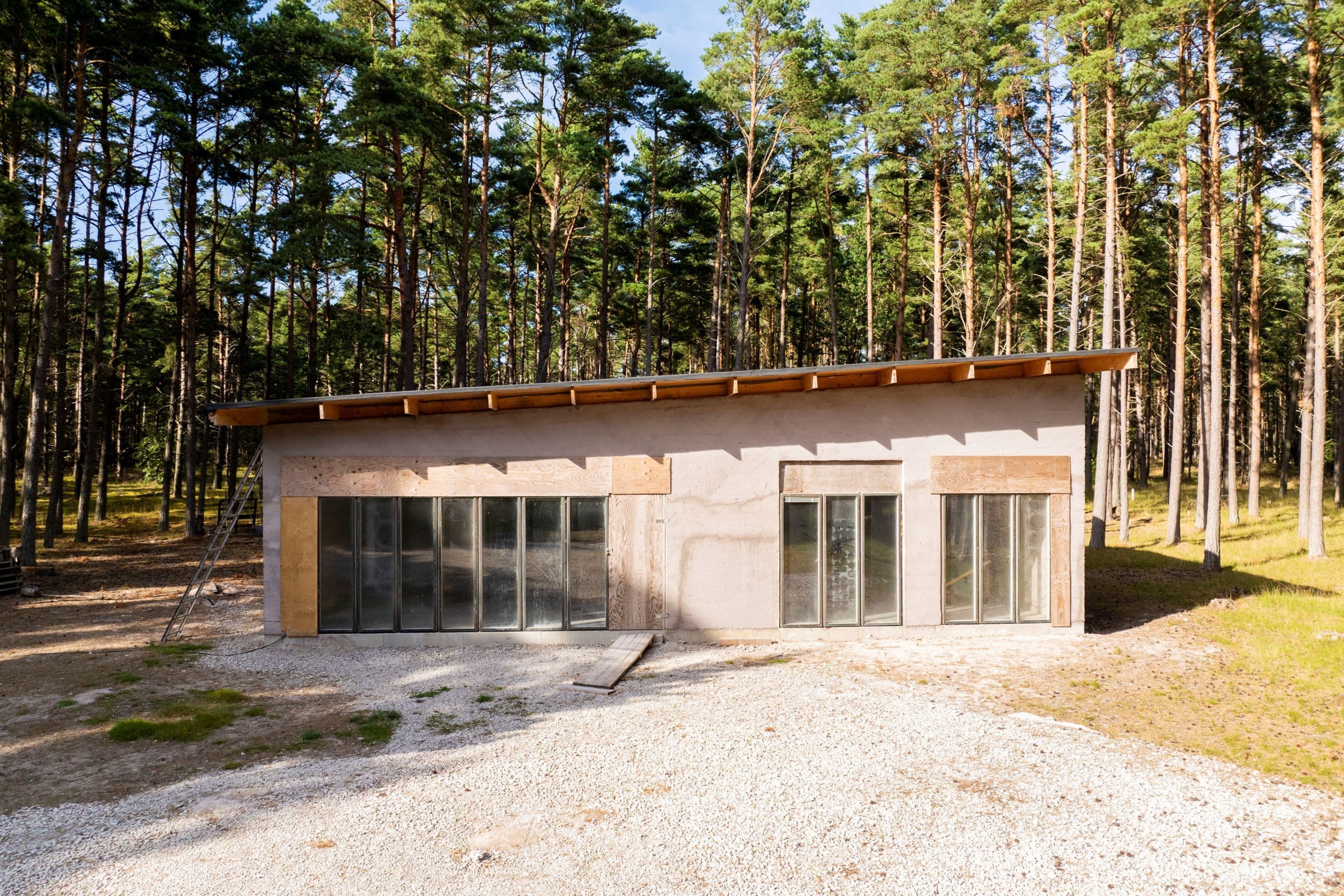 Här får du alla möjligheter att ta över och skapa ett magiskt strandnära boende