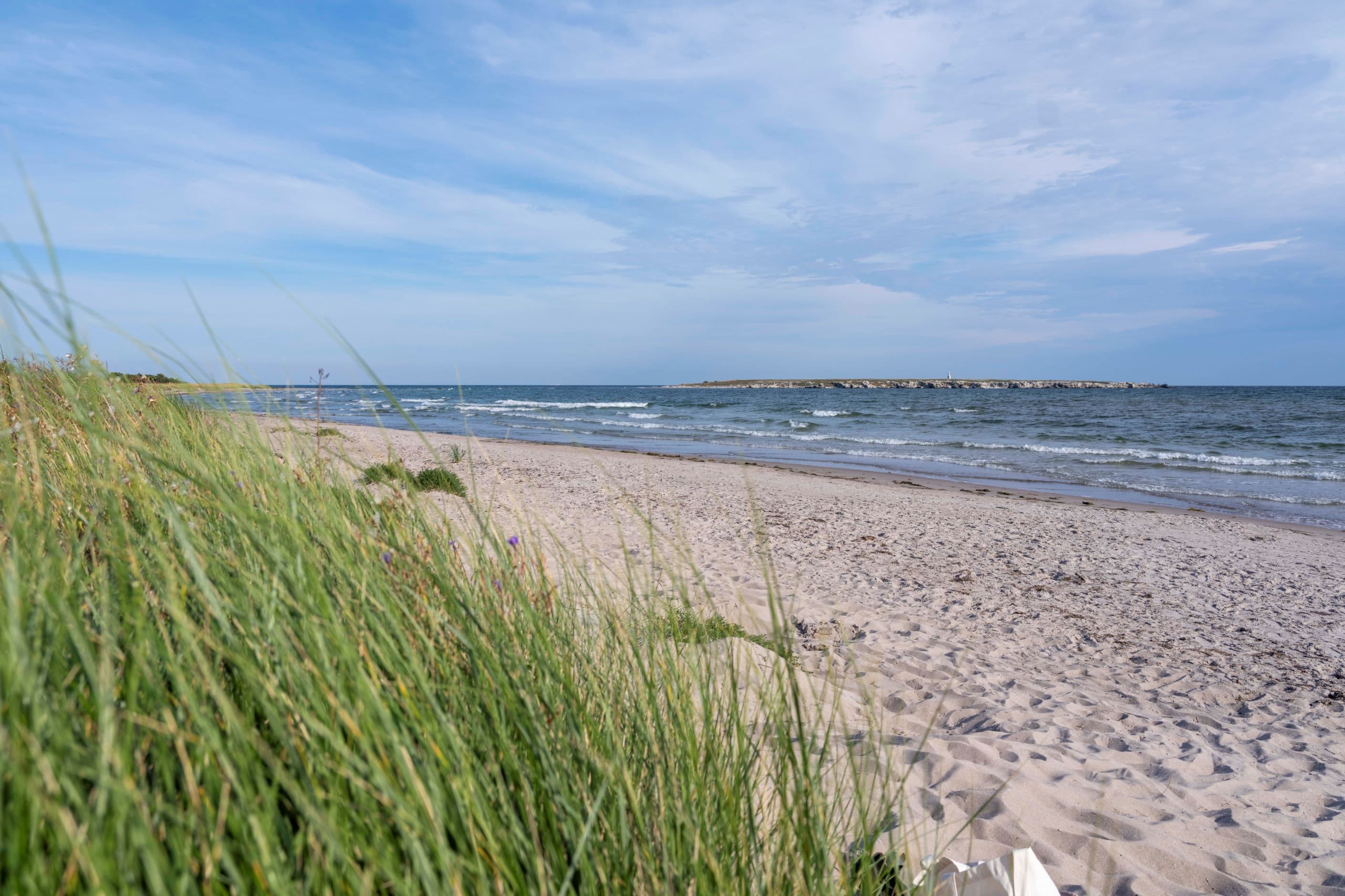Holmhällar strand med Heligholmen
