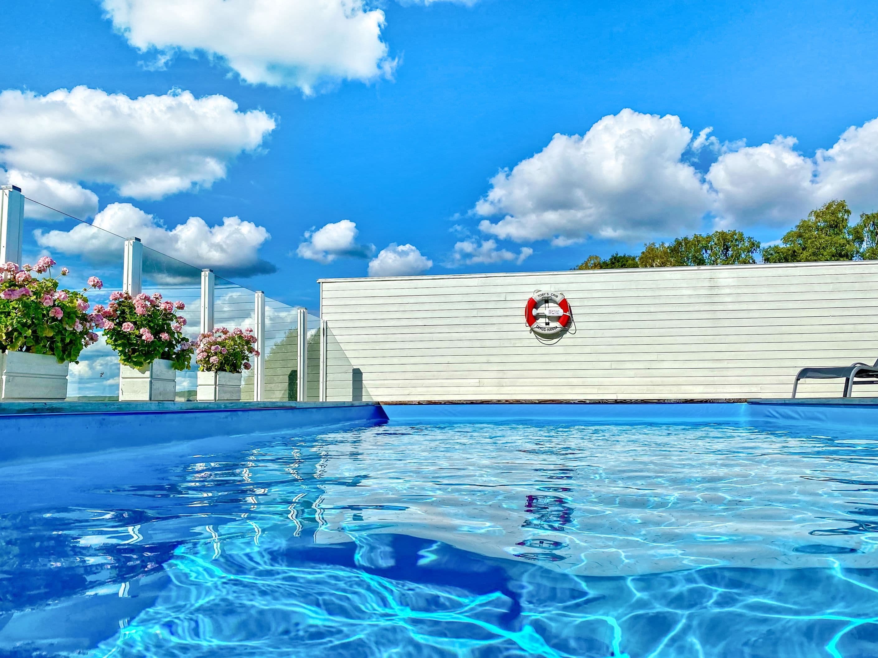 Pool 4X7 meter.