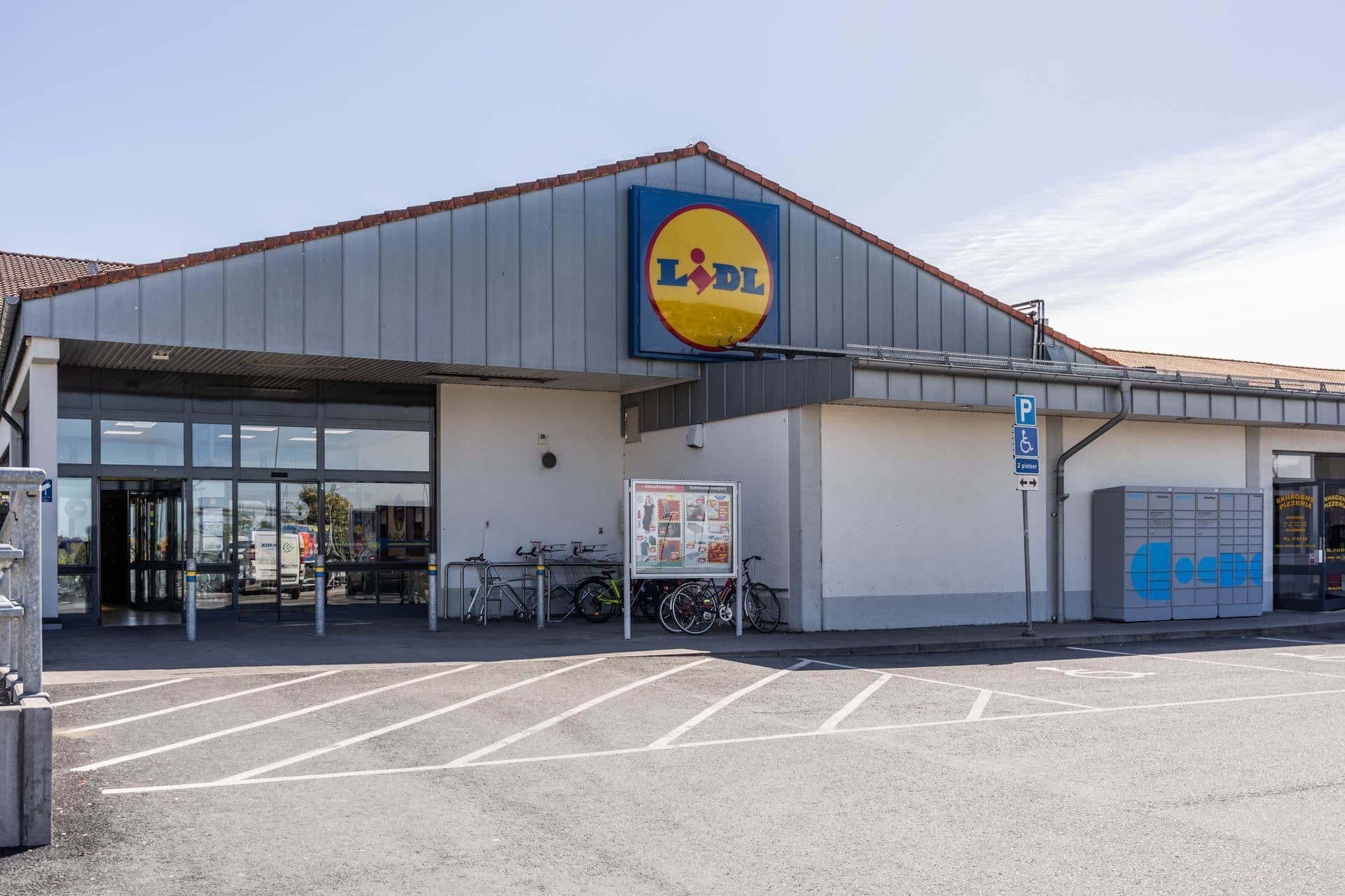 LIDL på lagom promenadavstånd nedför backen