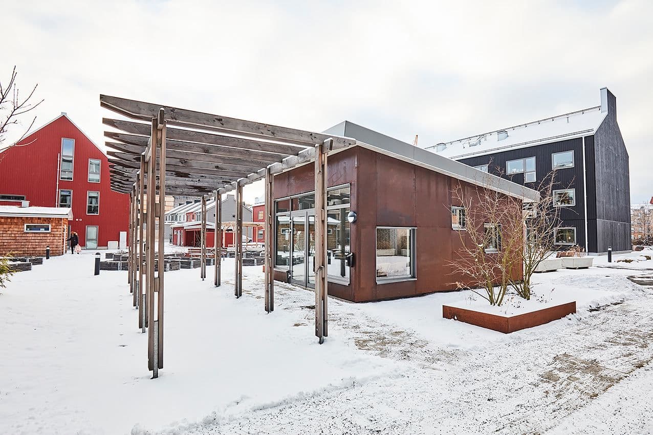 Innergårdsmiljön och sittnergrupper