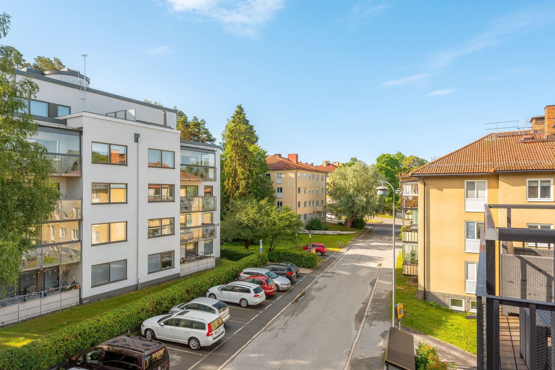 Lugna gatan framför huset