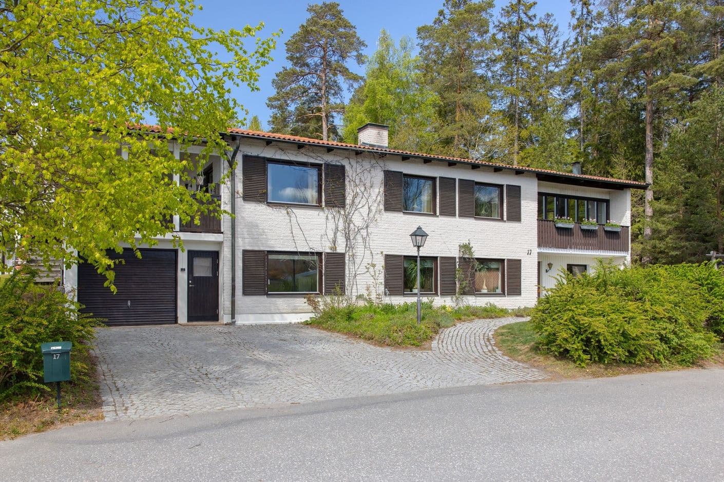 Furulundsvägen 17