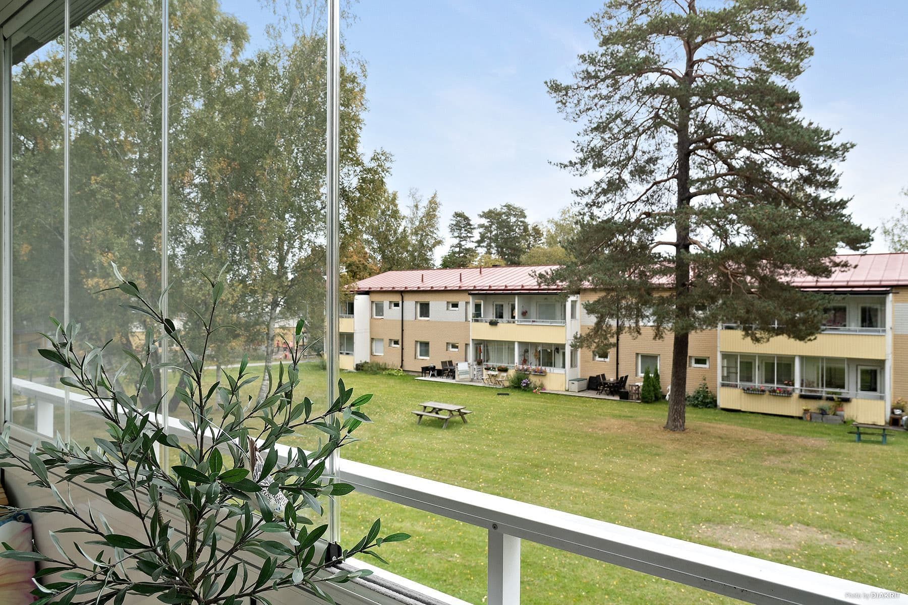 Utsikt från den inglasade balkongen