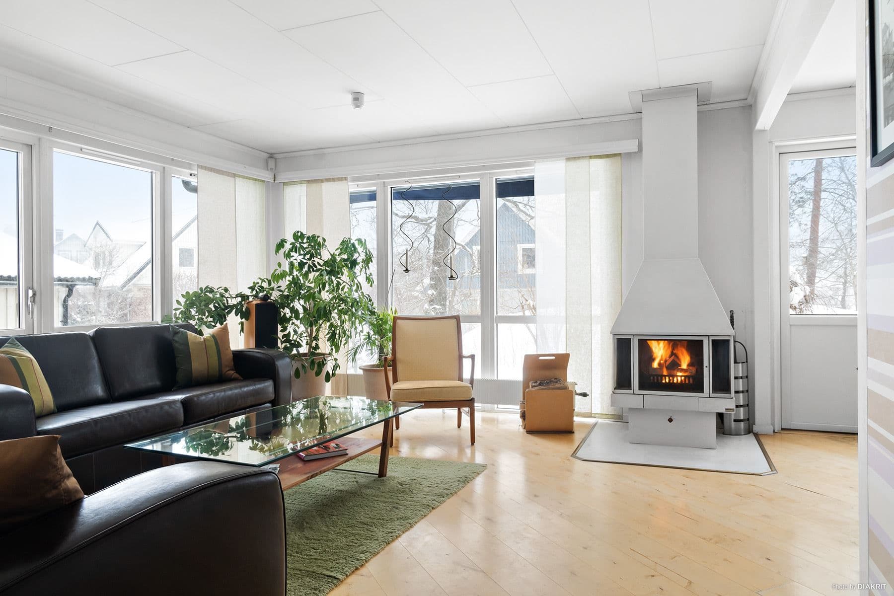 Vardagsrum med kamin
