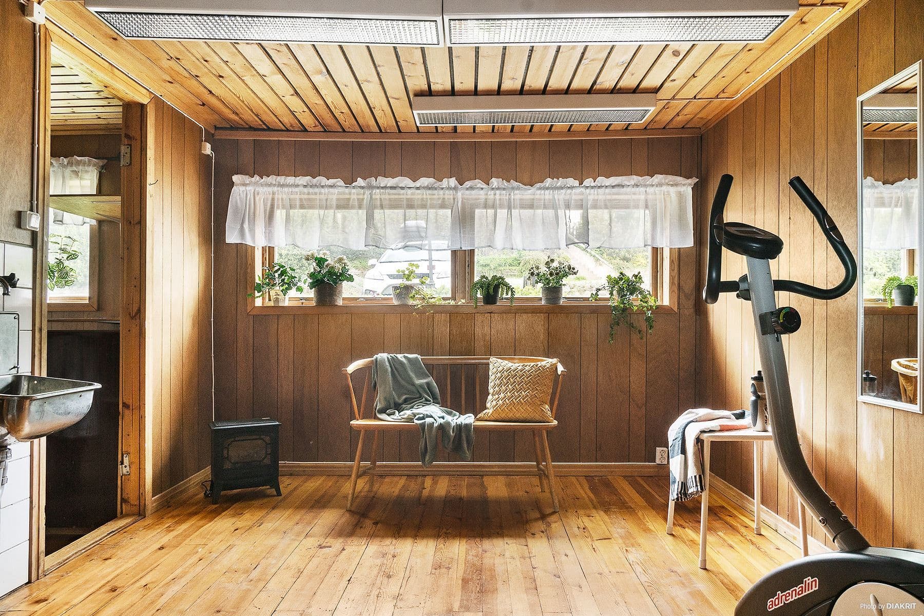 Garage, ombyggt till rum/verkstad eller möjligt gym