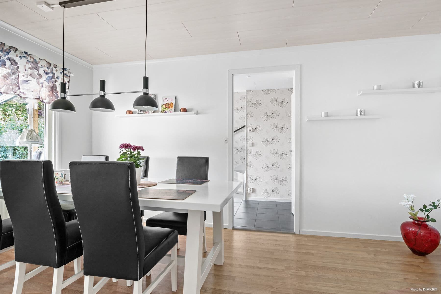 Matplats i anslutning till kök