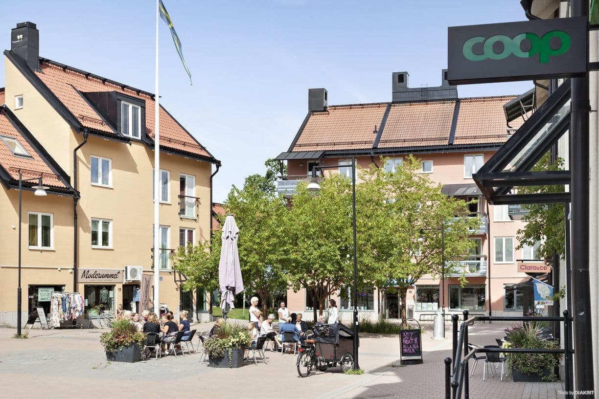 Strandtorget med mataffär och flera olika resturanger