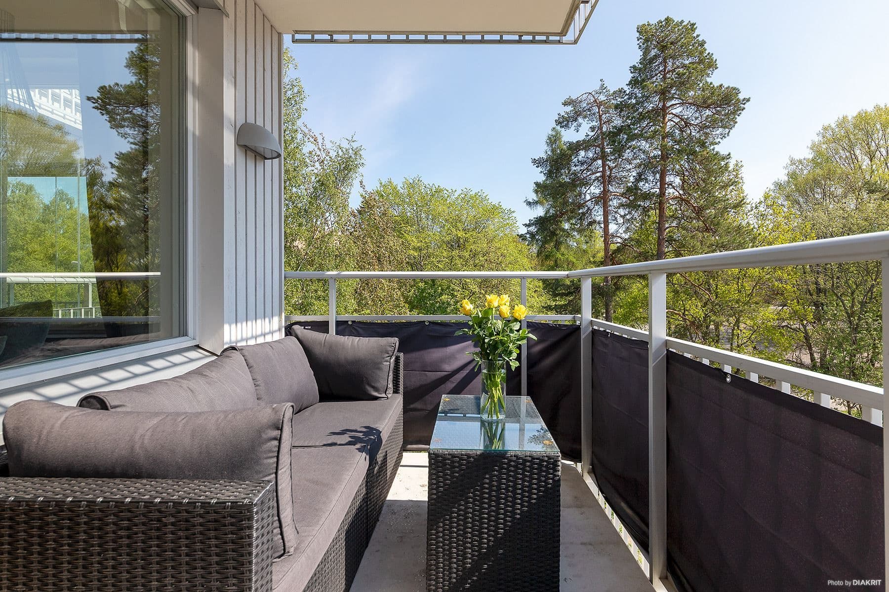 Gott om plats för balkongmöbler