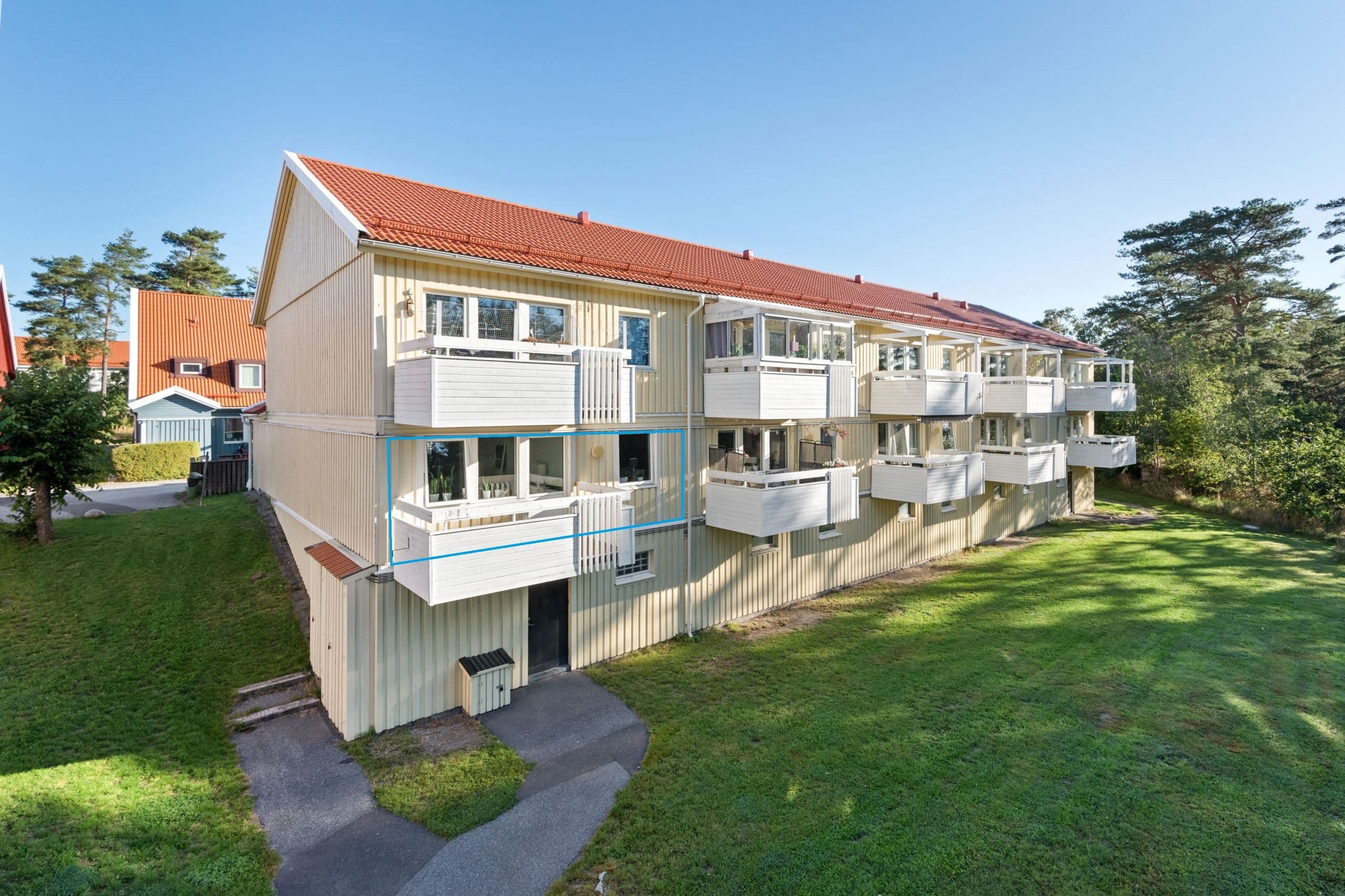 Ungefärlig markering av balkong och bostad