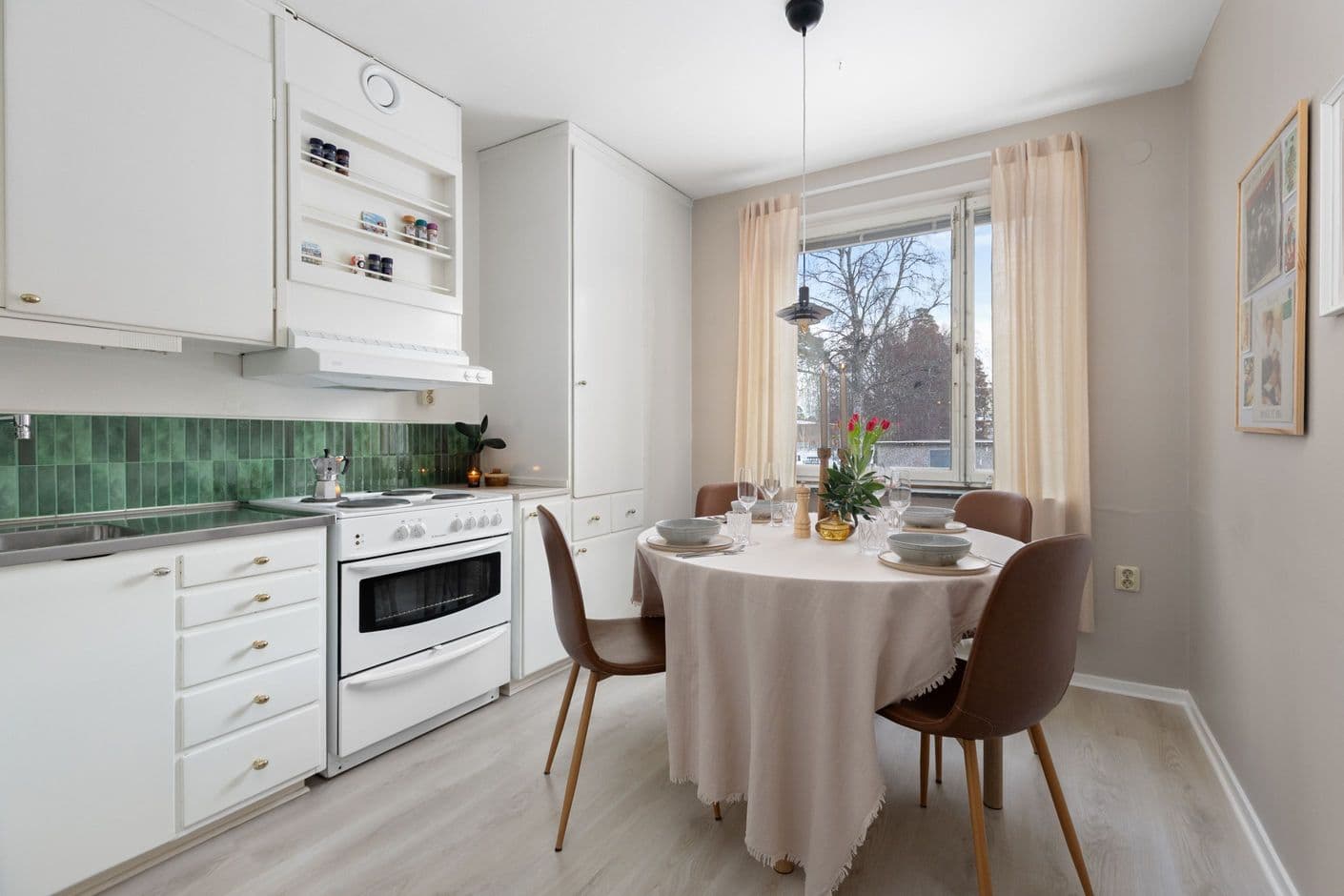 Ringvägen 26, halv trappa!